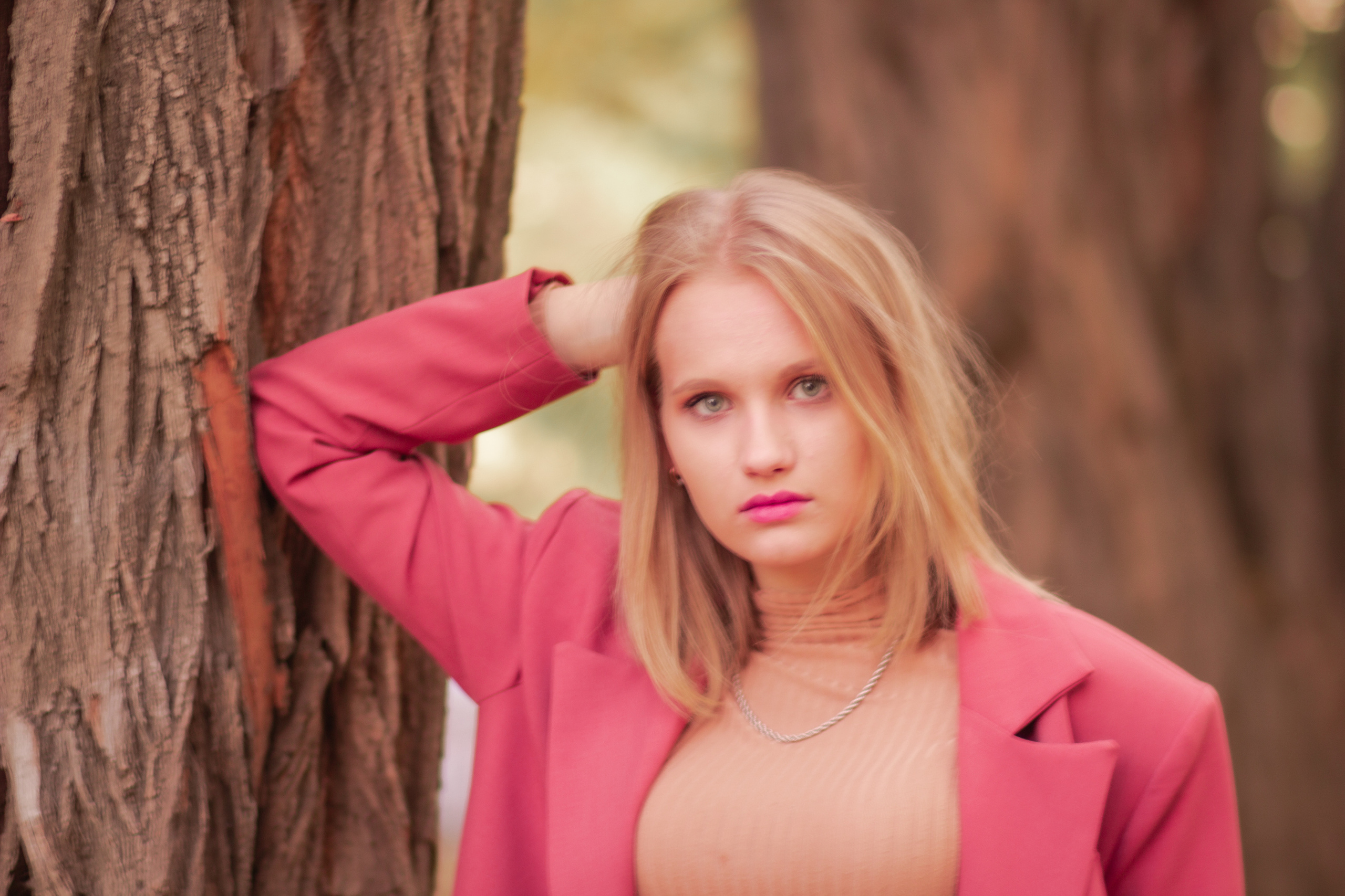 Фото во время прогулки в парке с Дашей-замечательной и красивой девушкой. Фотограф и видеограф в Ставрополе Инна Попова