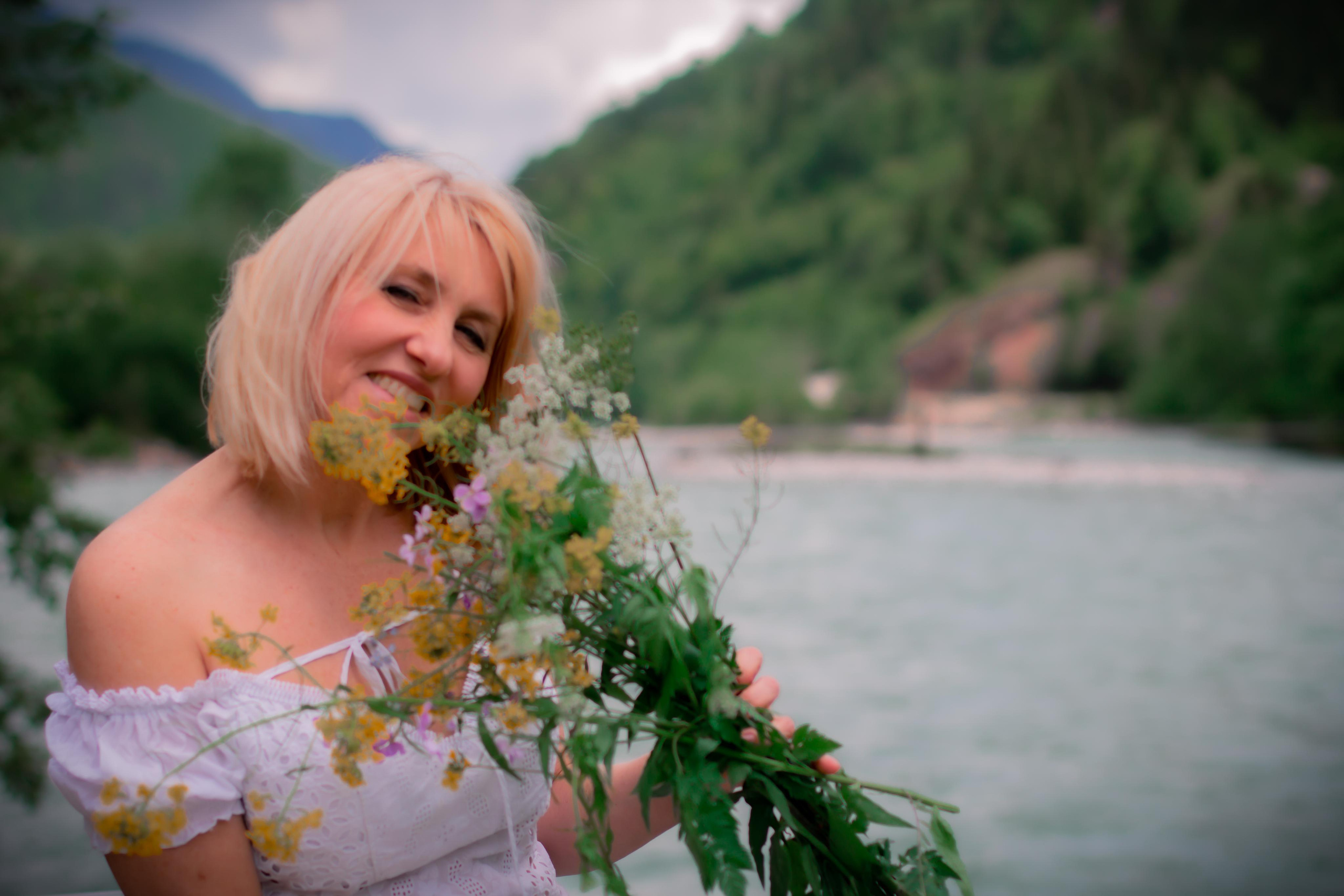 Ирина на реке Лаба в Рожкао. Фотограф и видеограф в Ставрополе Инна Попова