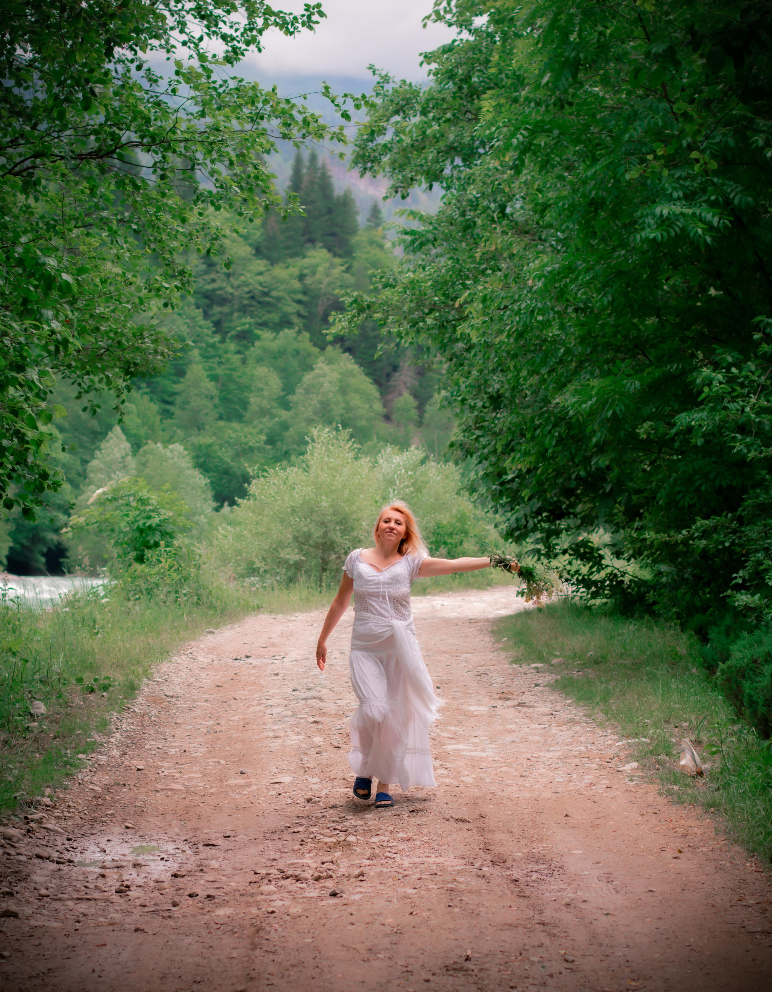 Ирина на реке Лаба в Рожкао. Фотограф и видеограф в Ставрополе Инна Попова