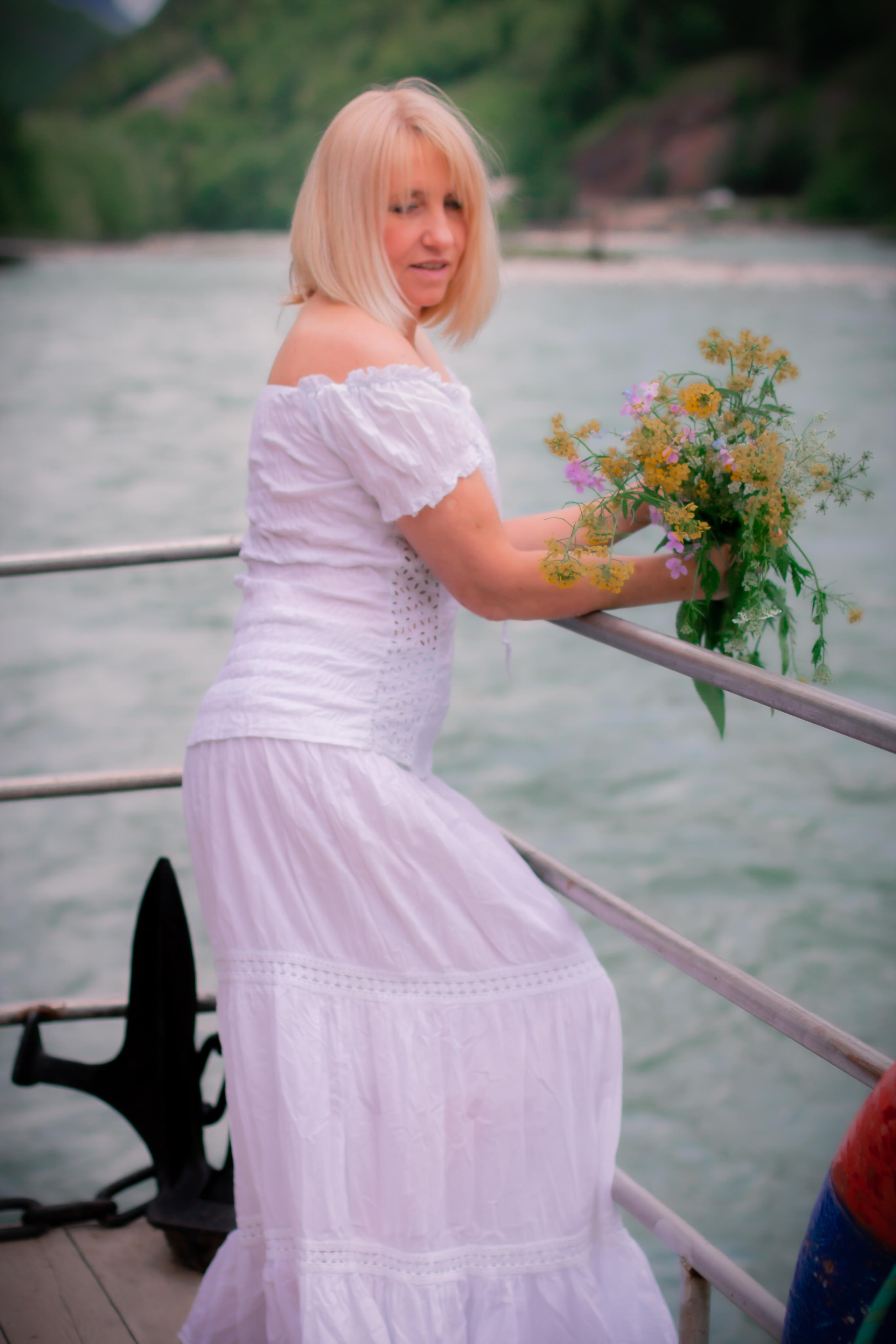 Ирина на реке Лаба в Рожкао. Фотограф и видеограф в Ставрополе Инна Попова