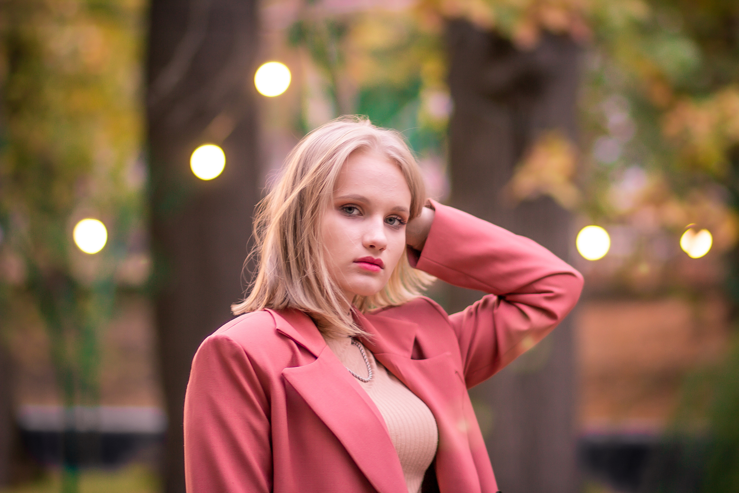 Фото во время прогулки в парке с Дашей-замечательной и красивой девушкой. Фотограф и видеограф в Ставрополе Инна Попова