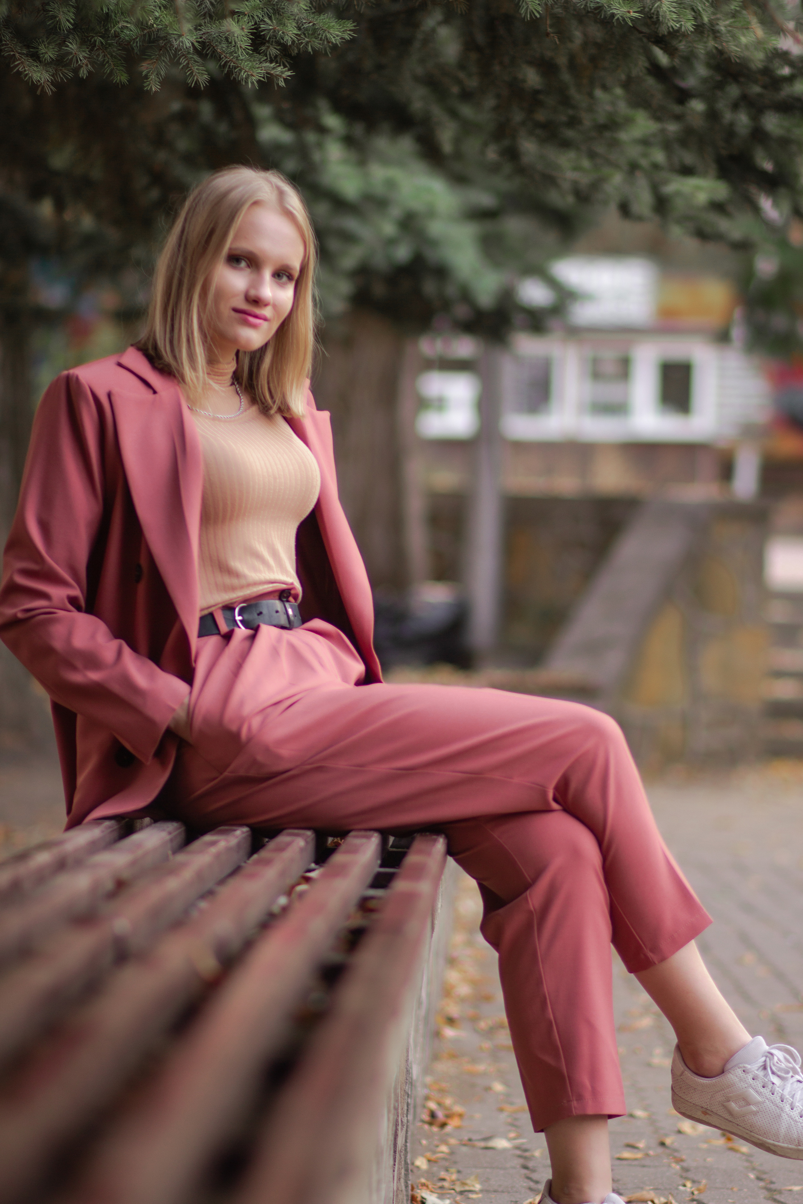 Фото во время прогулки в парке с Дашей-замечательной и красивой девушкой. Фотограф и видеограф в Ставрополе Инна Попова