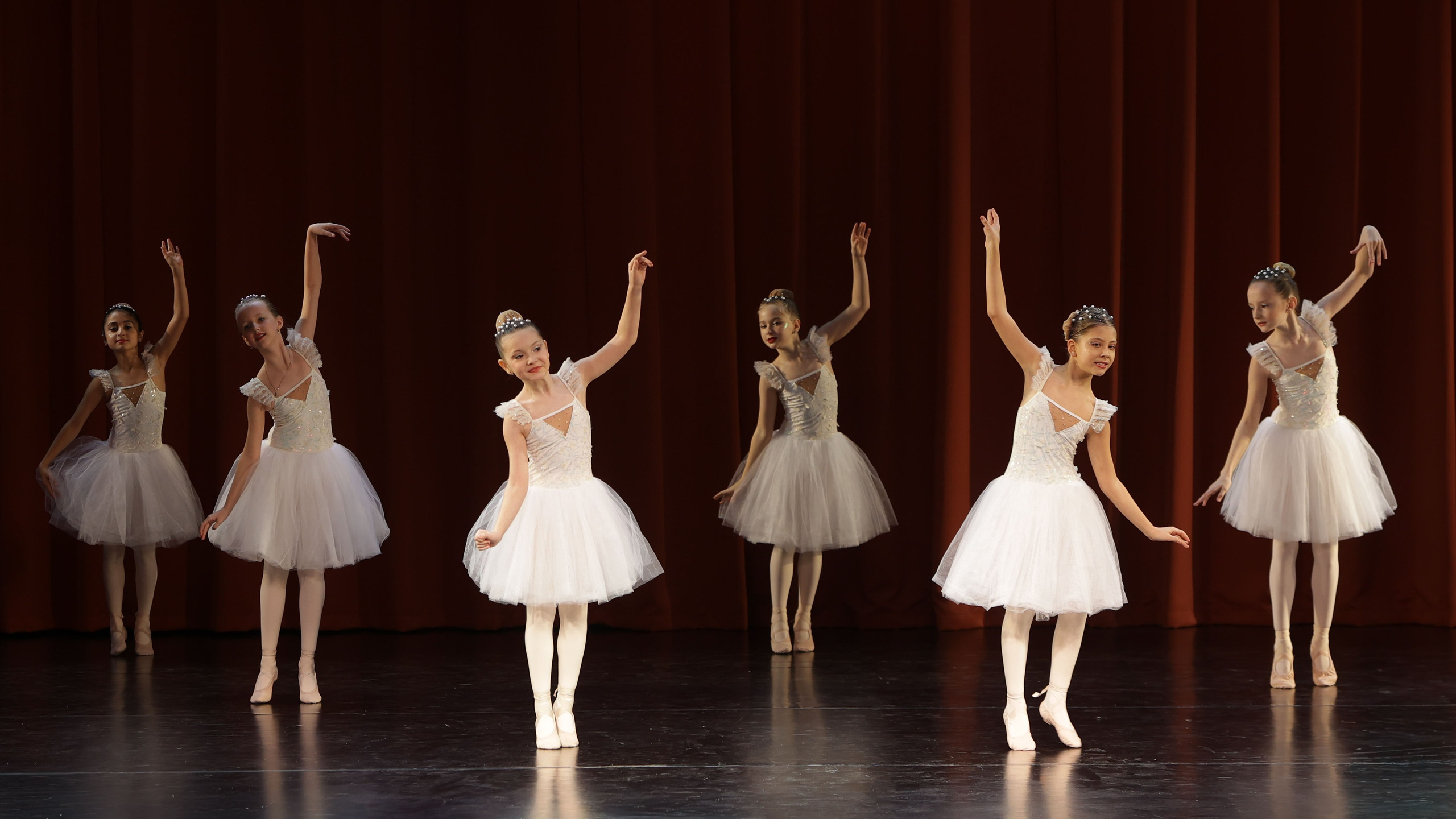 Фестиваль хореографического искусства «КУБОК ЛЕГЕНДЫ — 2025». Выпускные альбомы и школьный фотограф в Подольске, Троицке, Щербинке, Москве и Московской области