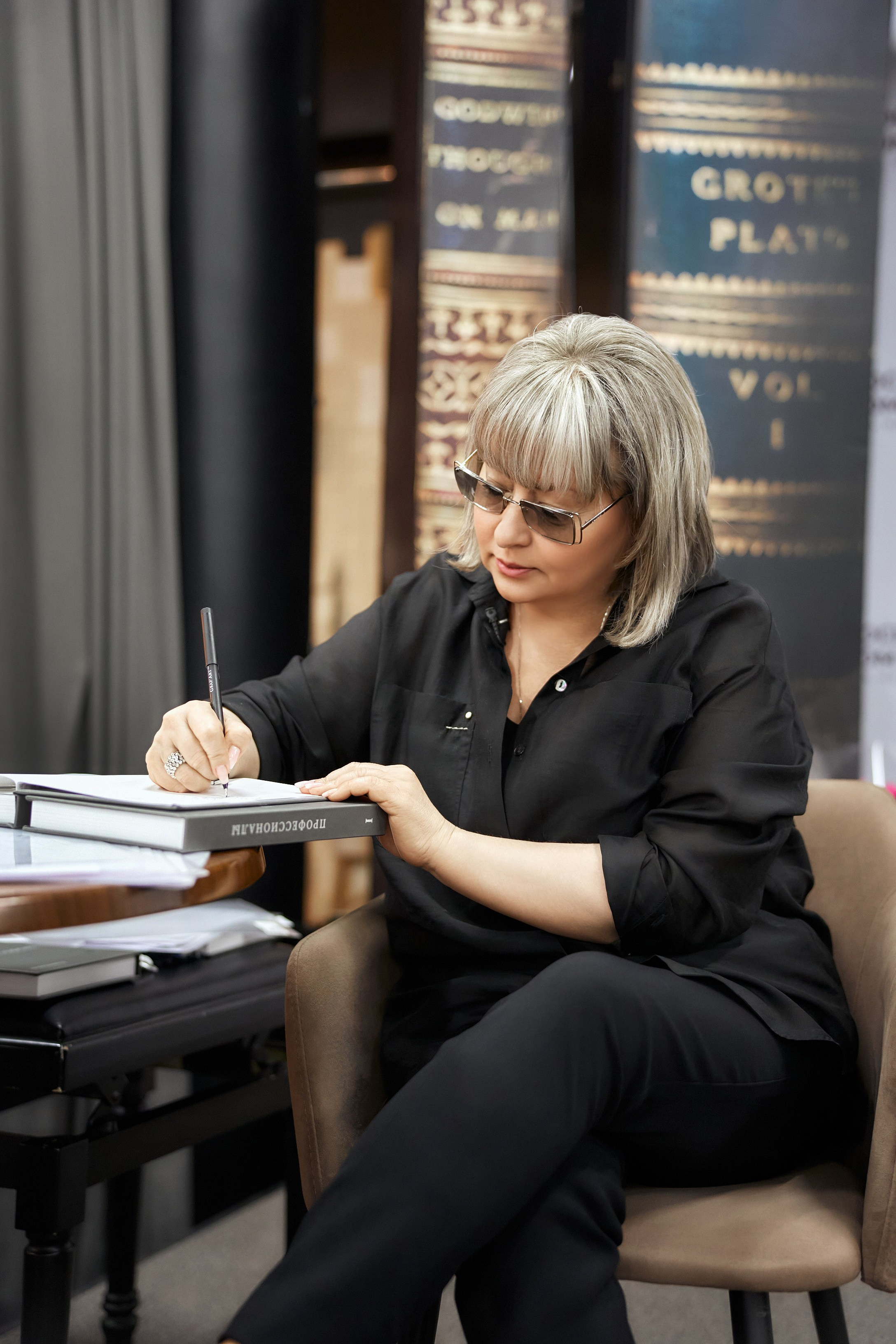 Презентация книги «Профессионалы» в Московском доме книги на Арбате. Александр Падежов — фотограф в Москве | Репортаж, бизнес, студия, свадьбы, семья