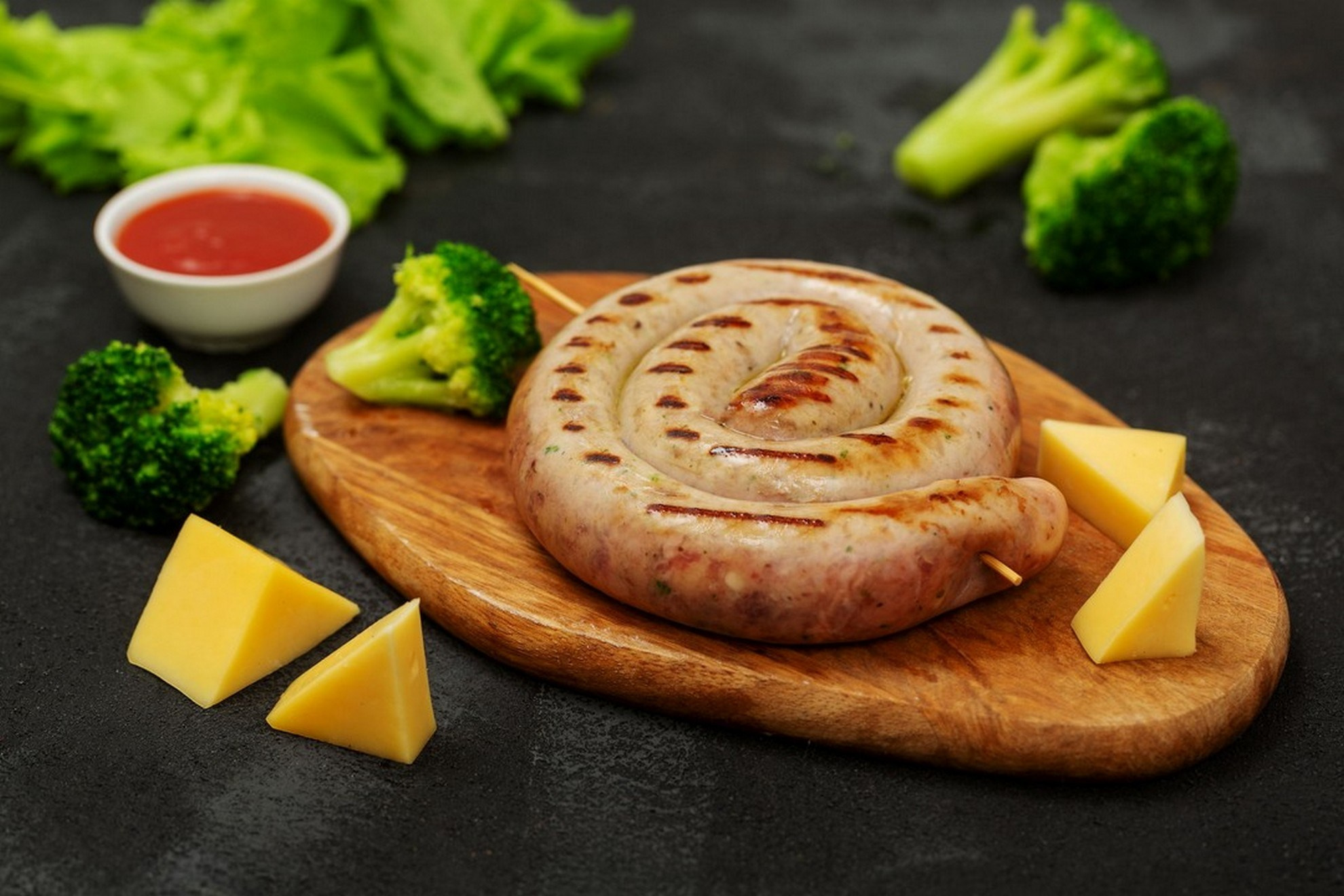 Фудфотосъемка колбасок гриль для сайта компании