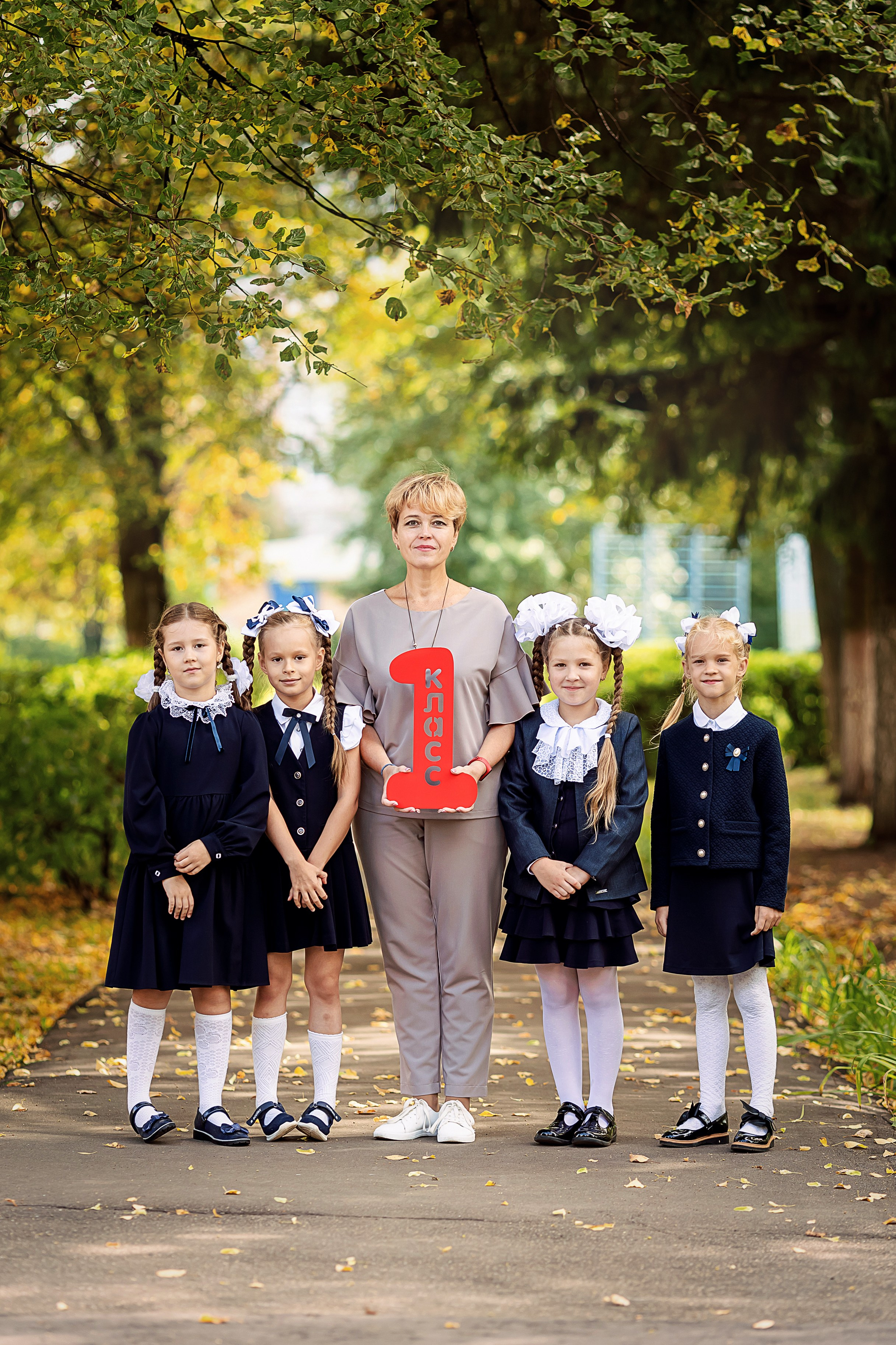Фотопроект «Здравствуй, школа!» для классов. Фотокомпания «Алые паруса» выпускные альбомы Москва и МО