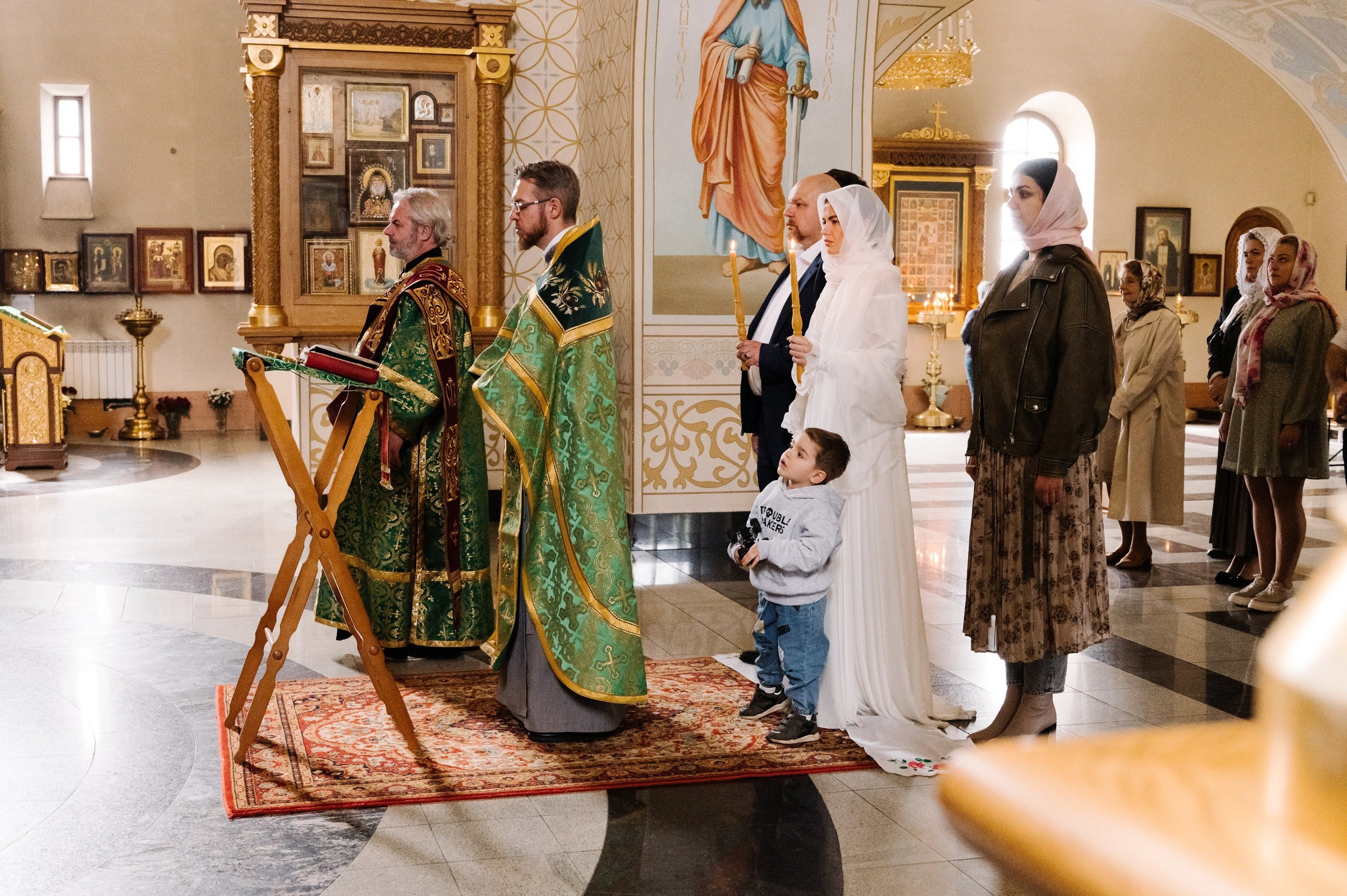 Фотосъёмка крещения в Санкт-Петербурге — Маргарита Иванова, фотограф. Профессиональный фотограф беременности в СПБ. Стильные фотосессии беременности в стиле минимализм и классическая фотография