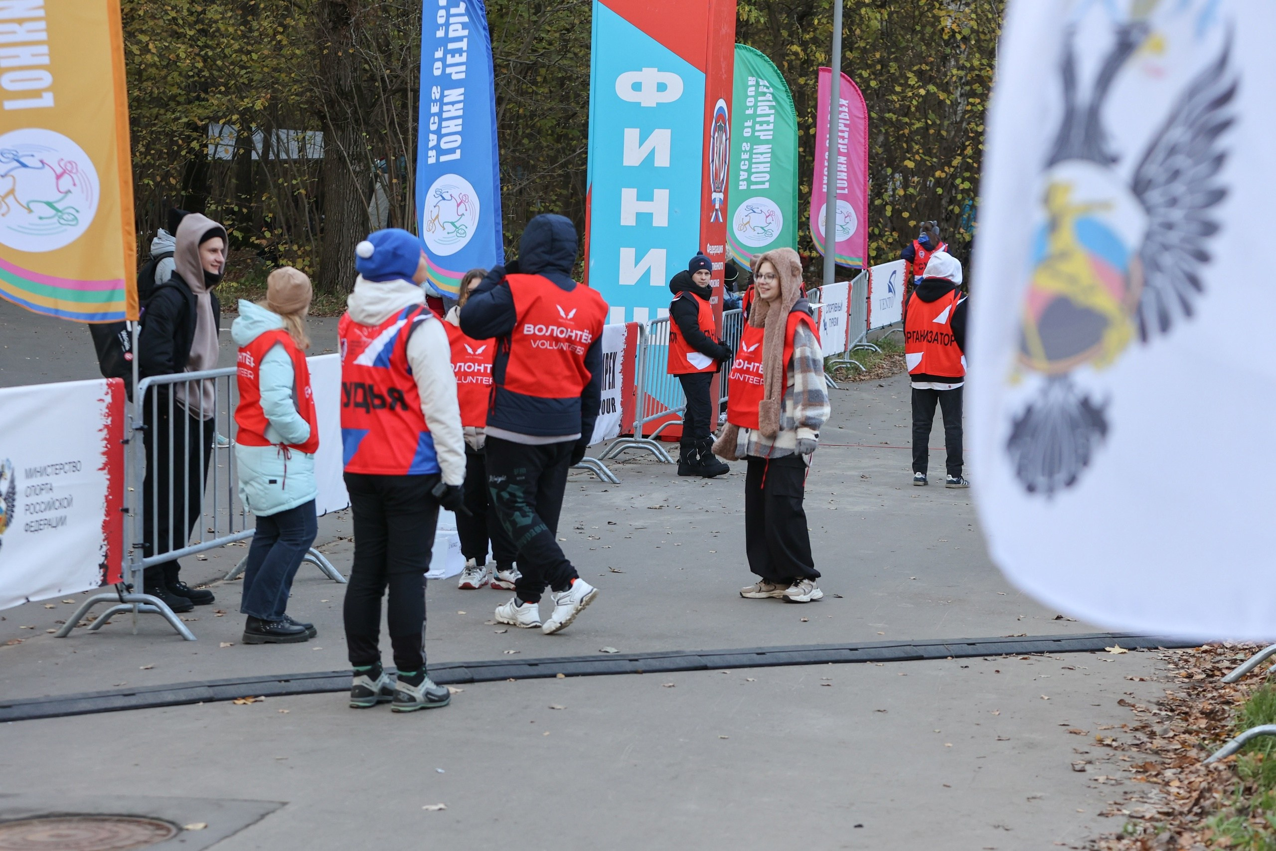 Гонки Четырех — Races Of Four. Выпускные альбомы и школьный фотограф в Подольске, Троицке, Щербинке, Москве и Московской области