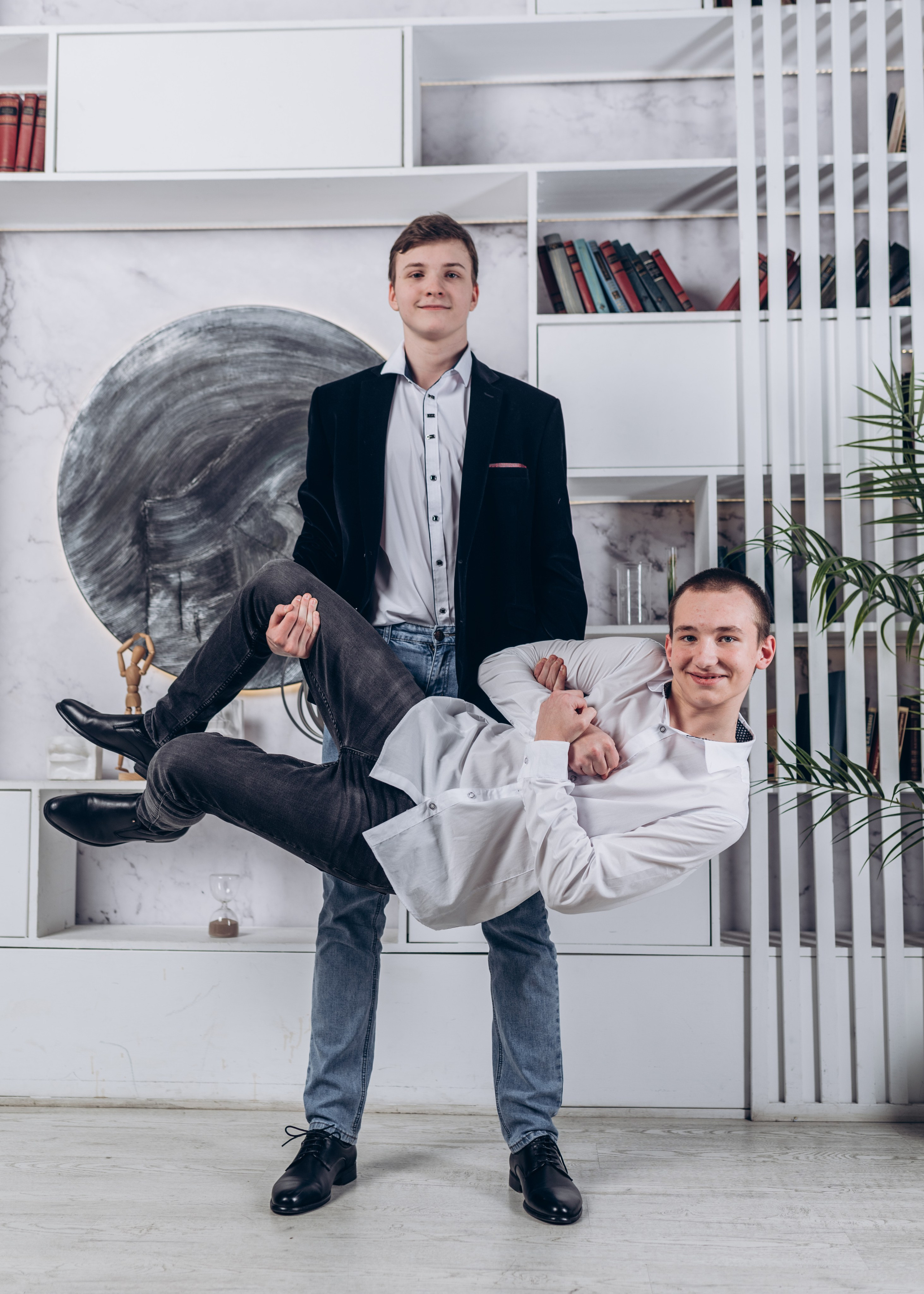 Выпускной альбом с душой — фотосессия, ретушь и дизайн в Москве. MILATE — выпускные альбомы, фотосессии и видео в Москве