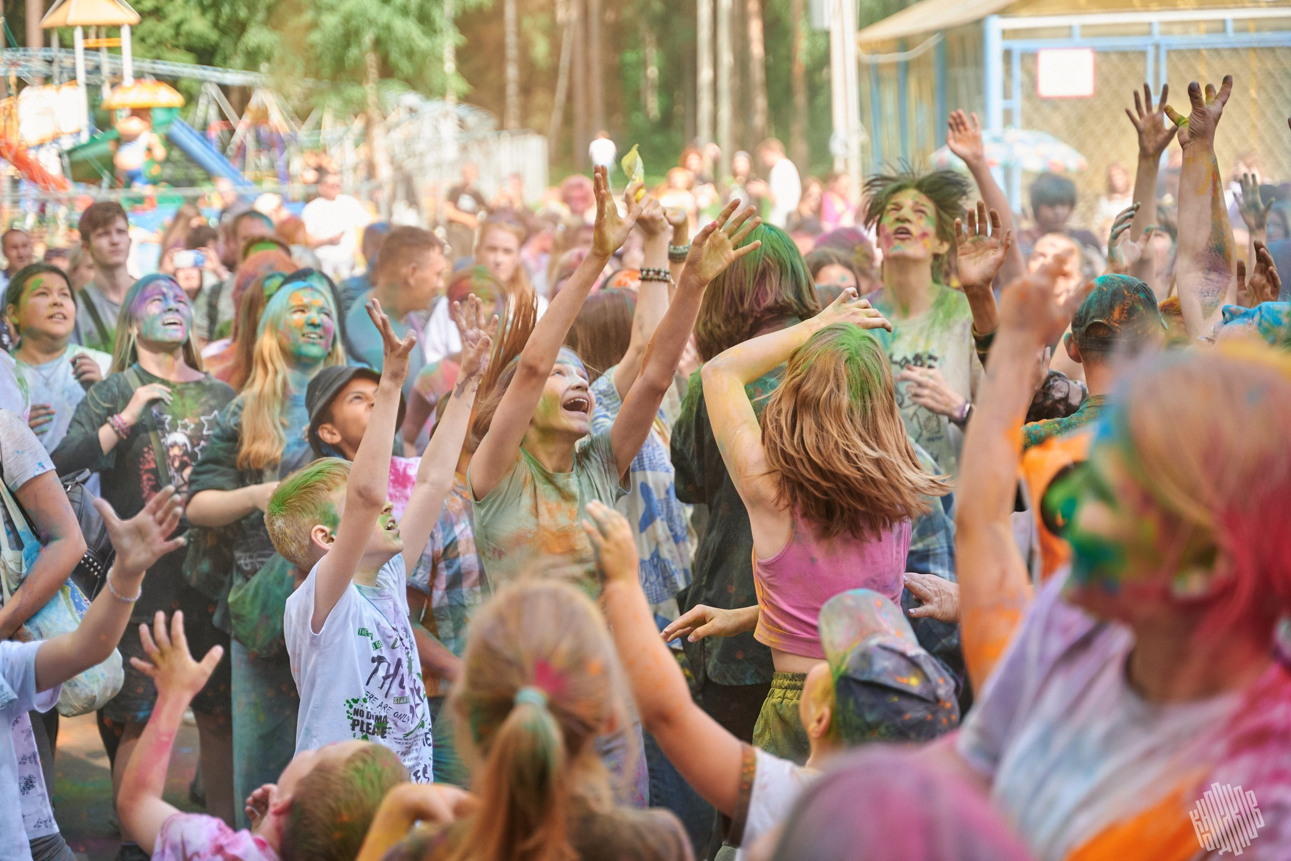 Краски 2024 Иваново Парк Харинка. Фотограф в Иваново: Каталожная съемка одежды и постельного белья, Wildberries