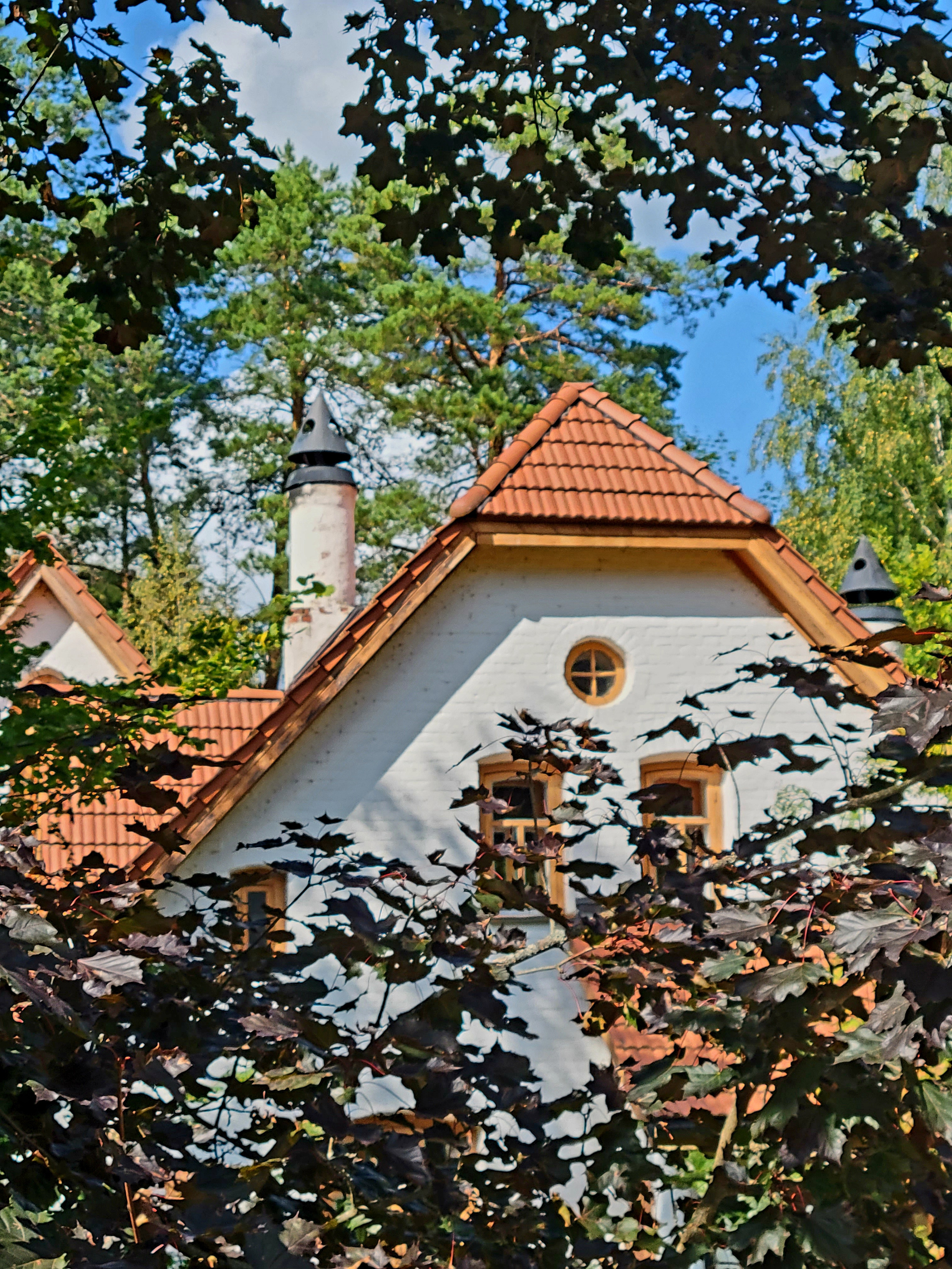 Рядом с главным домом усадьбы Поленов построил небольшую мастерскую - аббатство.