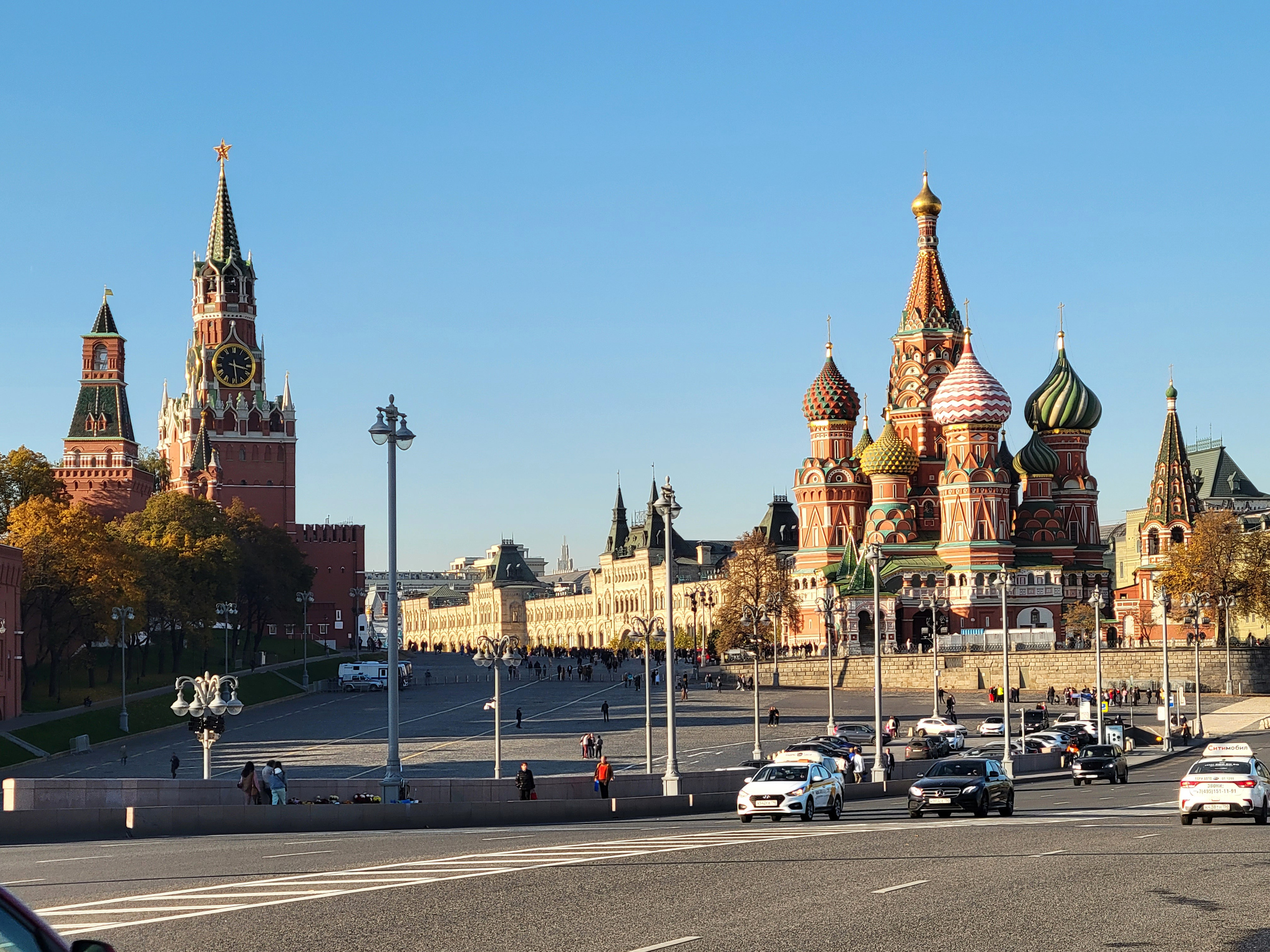 Вместо ресторана отправился в обеденный перерыв прогуляться недалеко от офиса