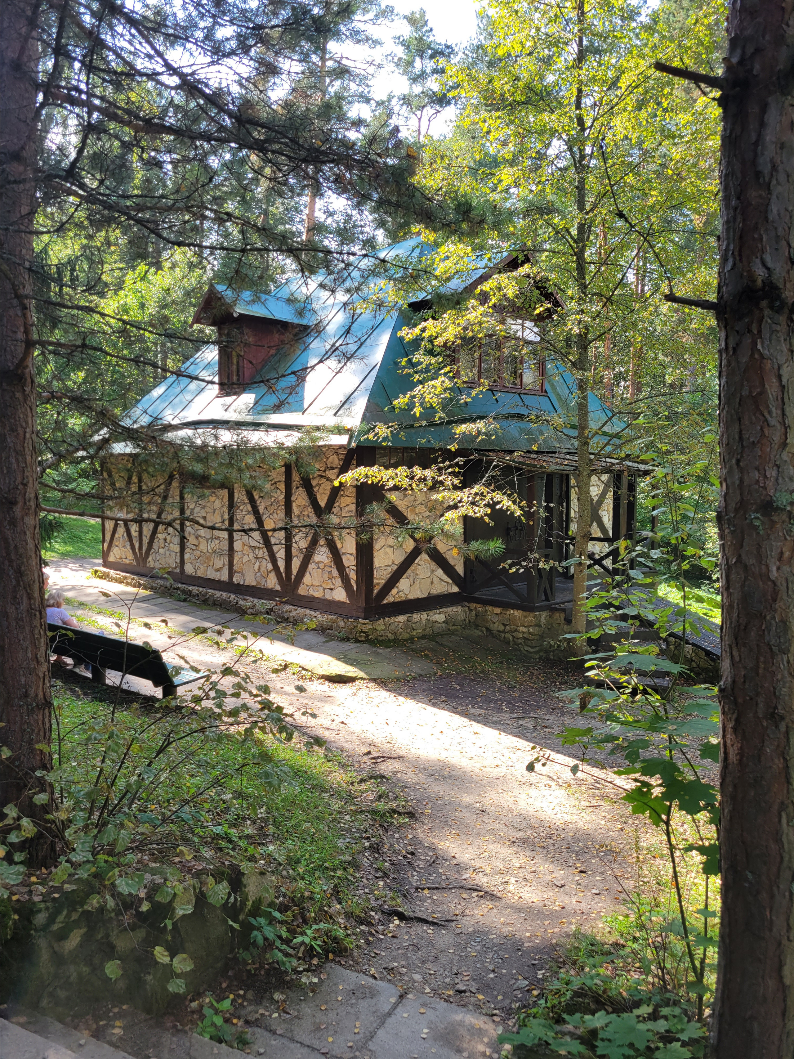 Возле берега Оки любителем путешествий Поленовым был построен небольшой сарай - Адмиралтейство, где хранились лодки и рыболовные снасти. Позже для детей из окрестных деревень было организовано шоу. Показывались картины за волшебным фонарем и за 15 минут проходило кругосветное путешествие