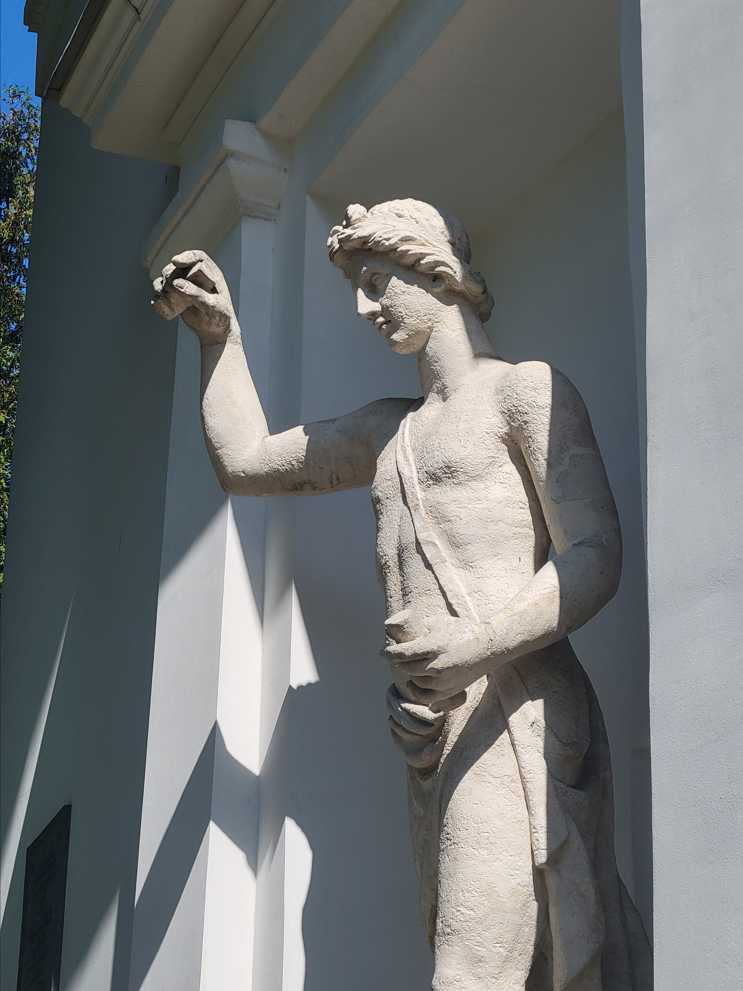 Погода идеальная. Опять в "сером Питере" меня встречает яркое солнышко