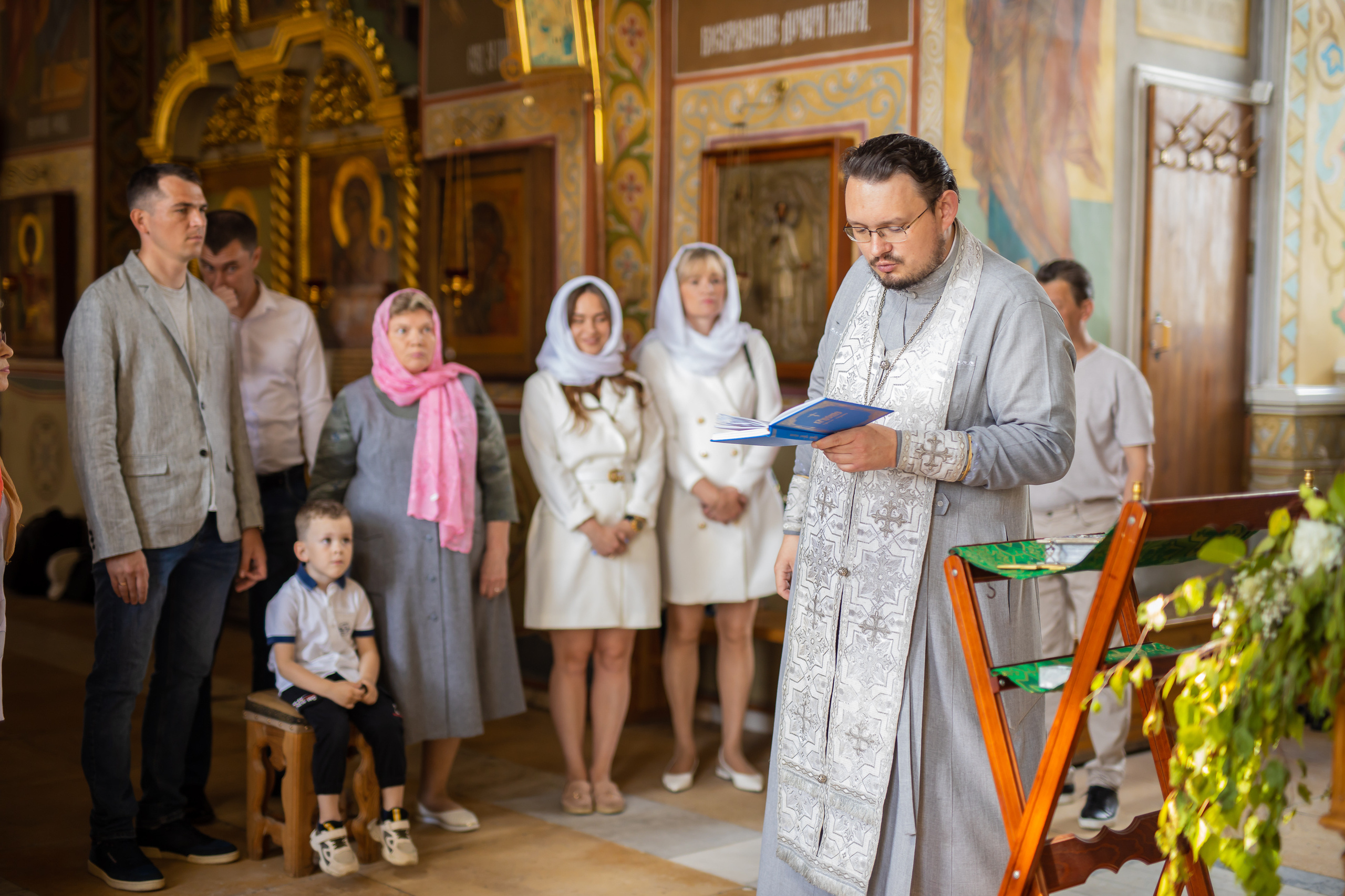 Фото и видеосъёмка крестины в Москве. Профессиональная фото и видеосъемка. Москва
