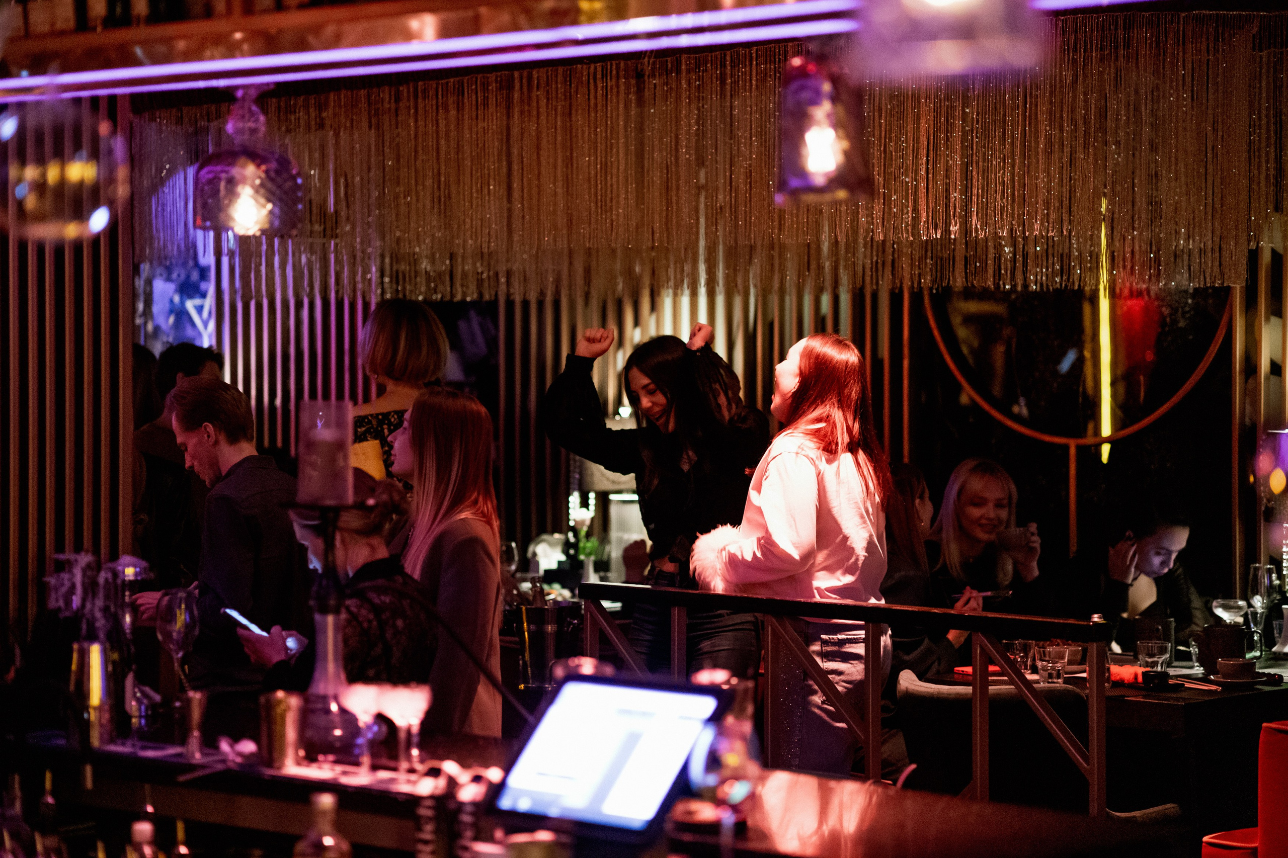 YANA URBAN: сольный концерт в «Анжелика Wineroom». СВОИ. ФОТООТЧЕТЫ-СОБЫТИЯ-МЕСТА