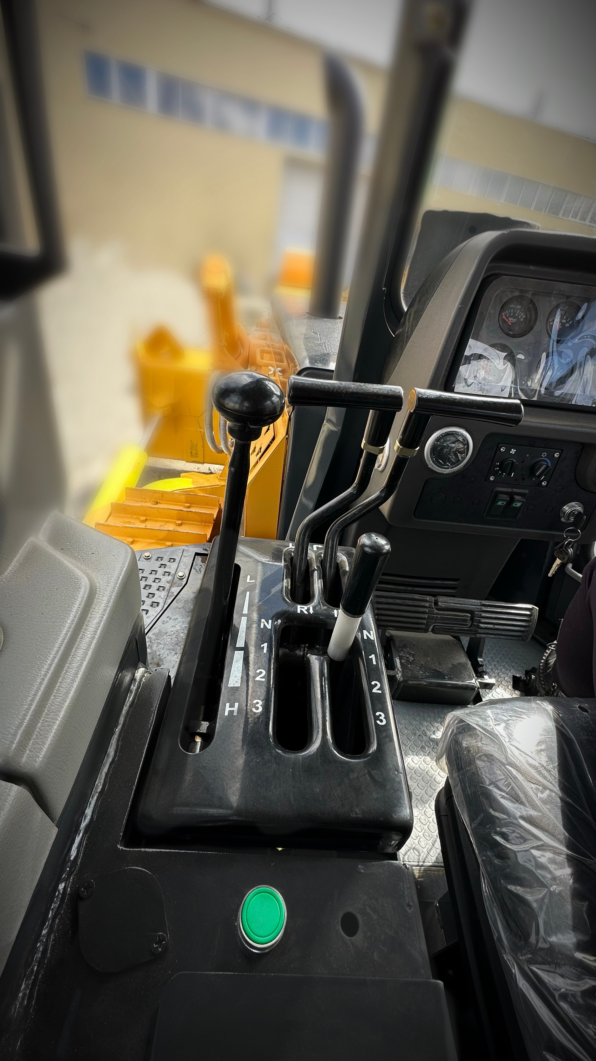 Фото бульдозер D16-5 PAT. Продажа и обслуживание грузовой техники и спецтехники в г. Новосибирск компания СТИ