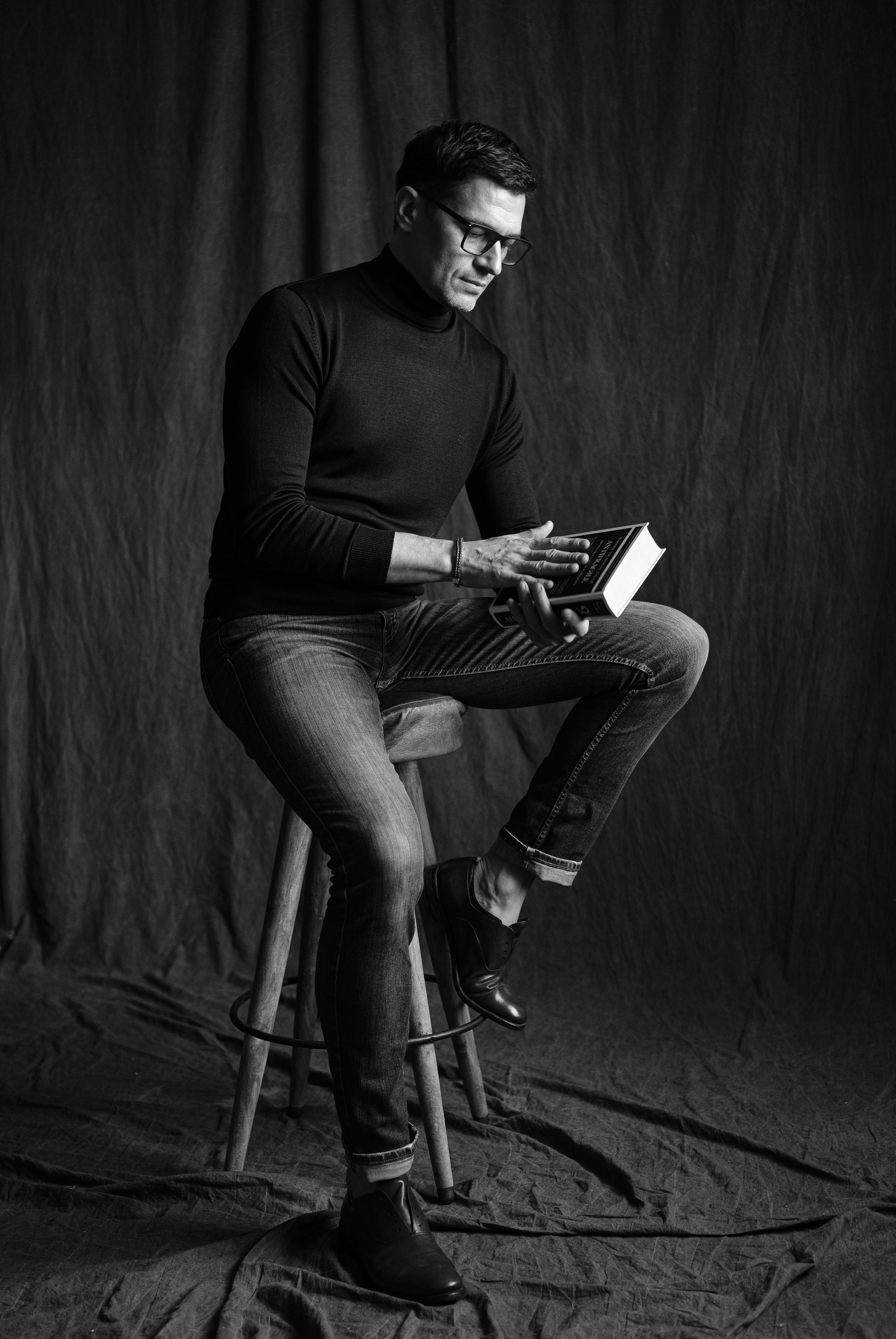 Фотограф Михаил Гуляев. Фотосессия в Новосибирске. Фотосессия в студии.