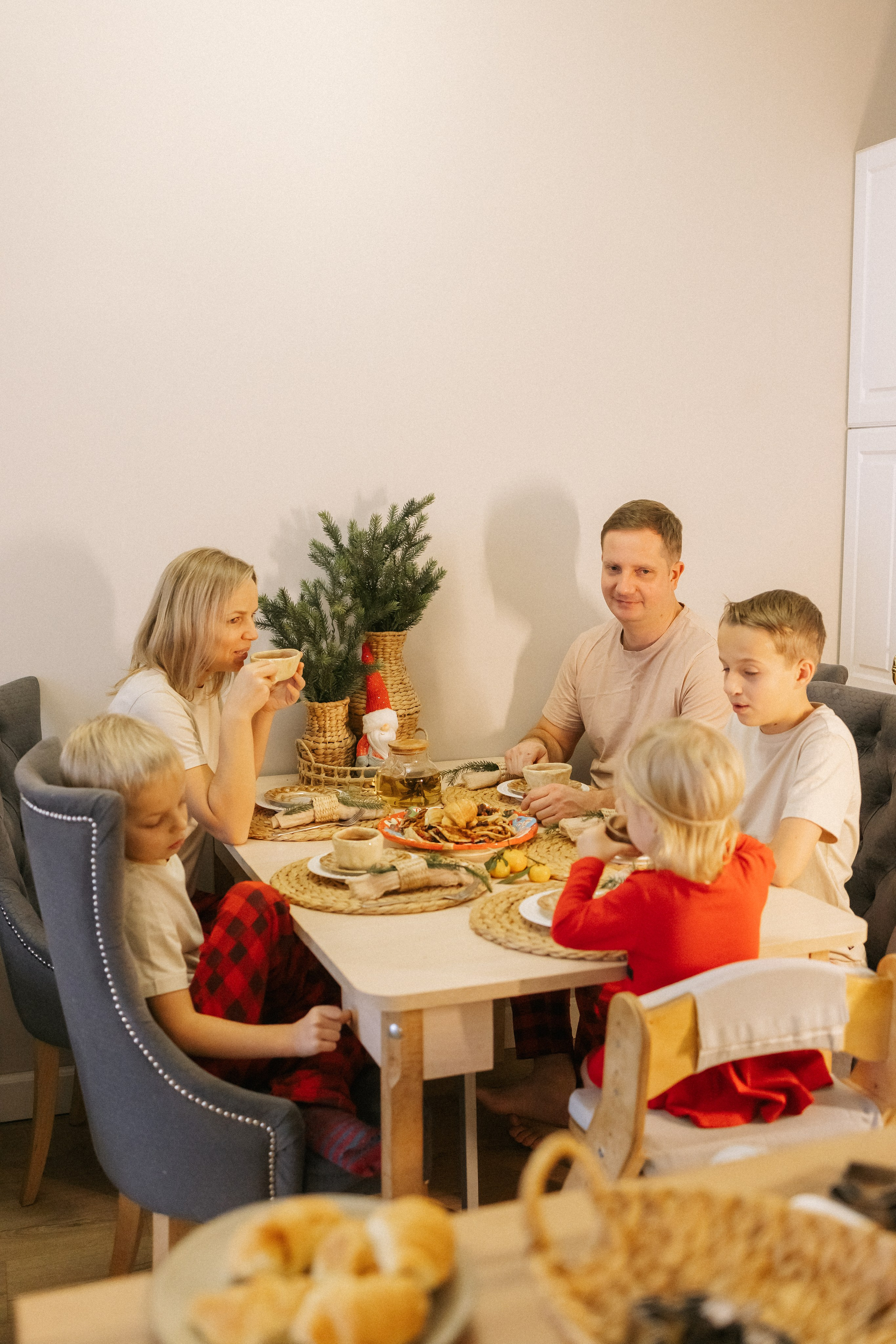 Новогодняя фотосессия дома у Леоновых. Семейный, детский и женский фотограф Дарина Старшинова в Твери