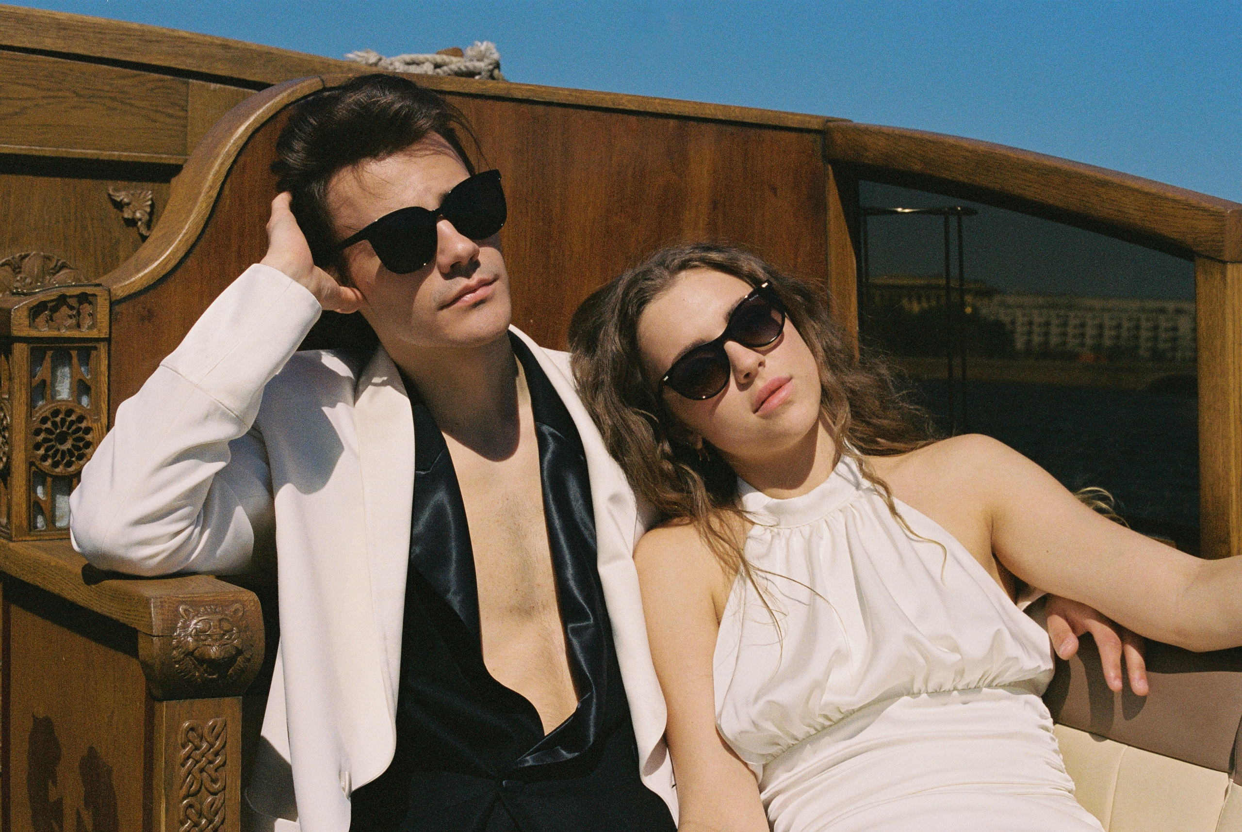 Свадебное утро в отеле Grand Memories и прогулка на катере по Неве. Свадебный фотограф Дмитрий Родионов — Санкт-Петербург и Ленинградская область