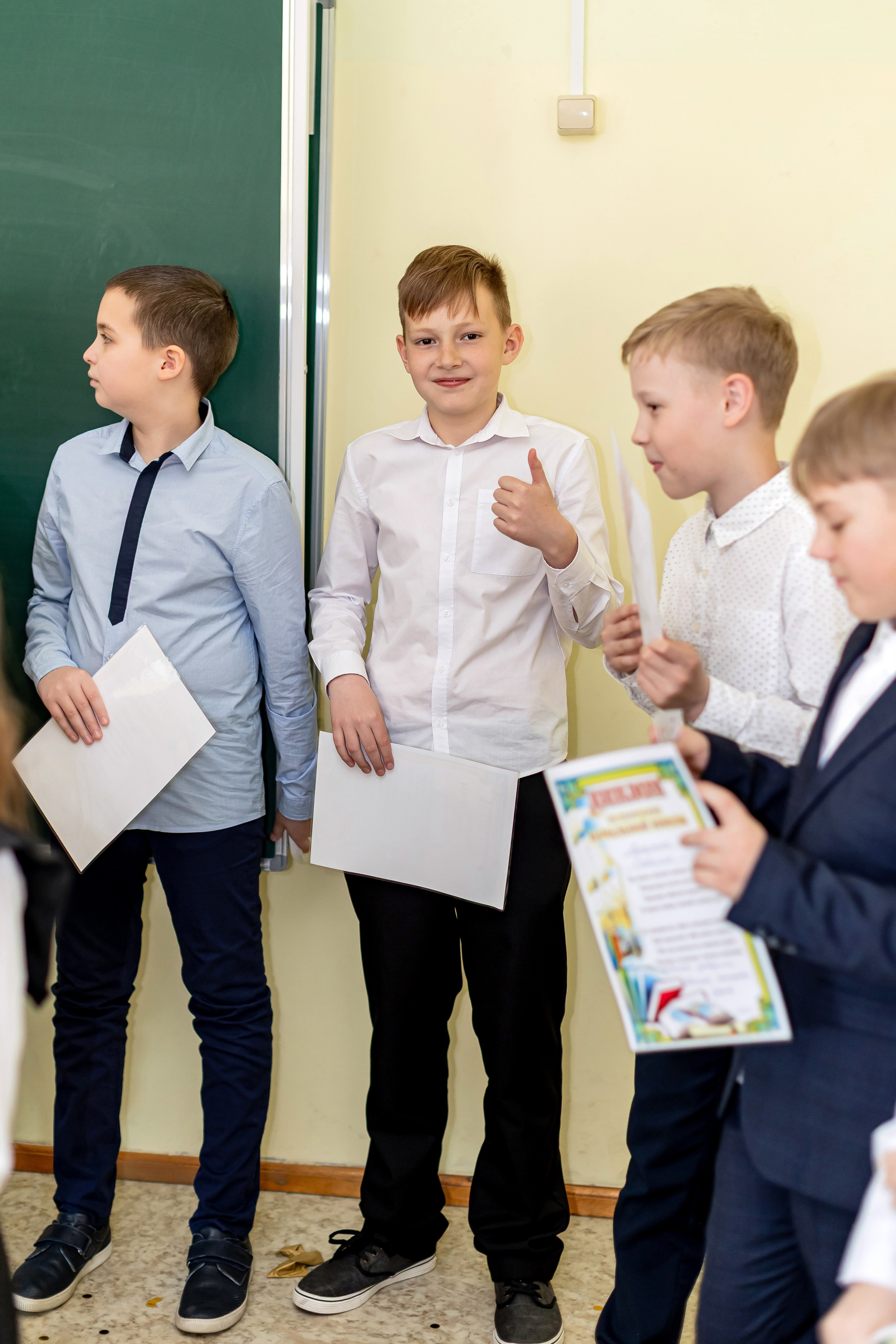 Выпускной в начальной школе в классе. Фотограф и видеограф Москва. Свадебный фотограф, видеограф. Выпускные альбомы. Оживающие альбомы