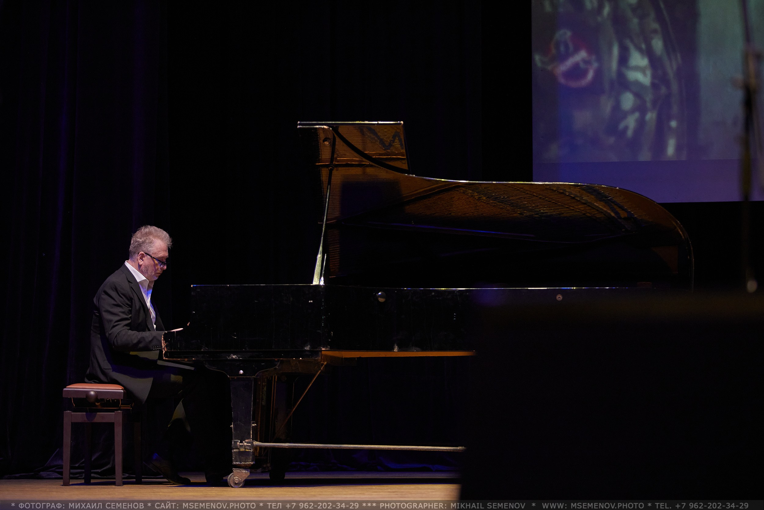 АНОНС фоторепортажа «Культура в помощь Донбассу». Photographer for business Mikhail Semenov. Aqua photo studio, photo school