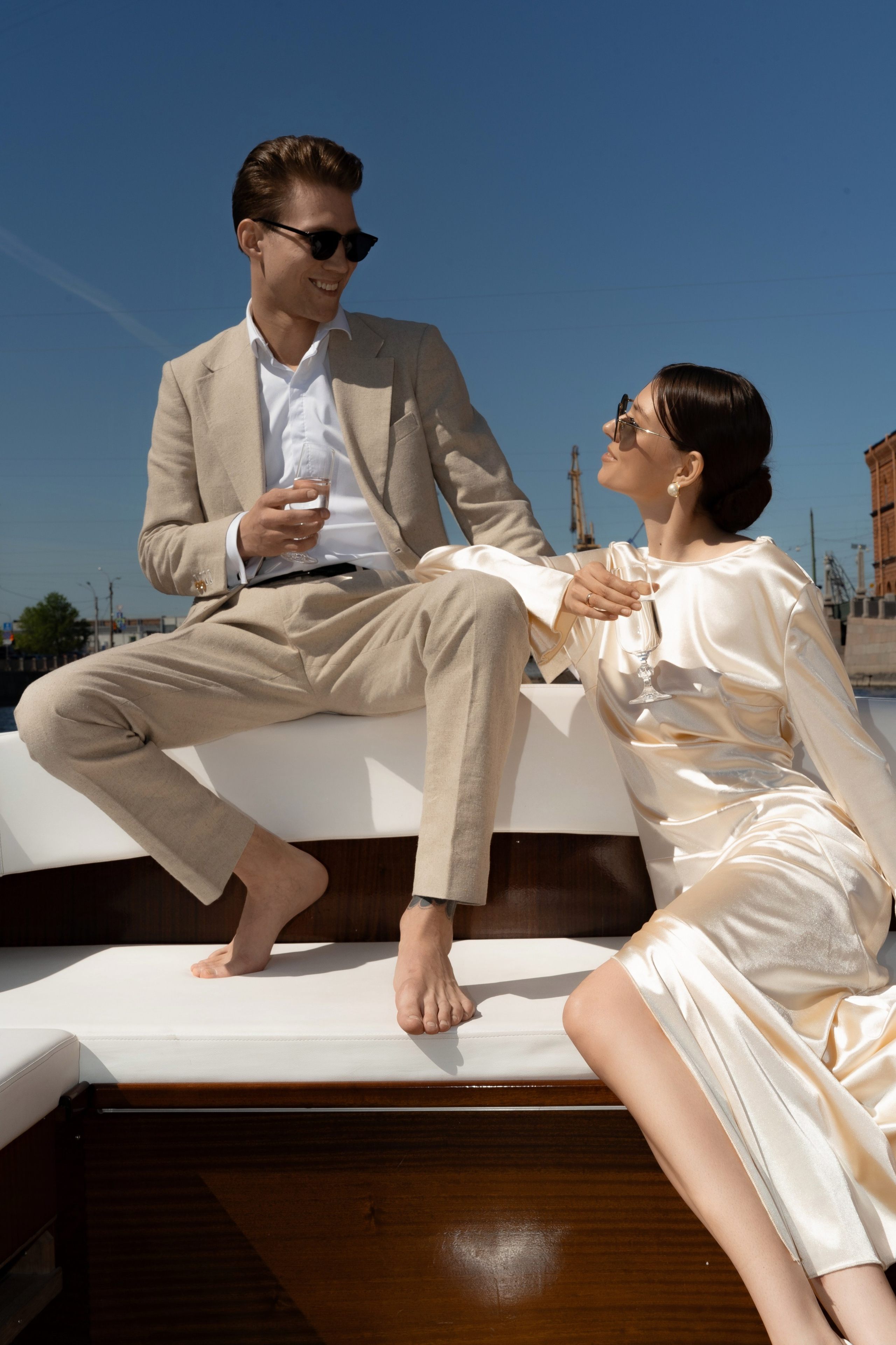 Прогулка по рекам и каналам Петербурга — свадебная фотосессия на катере. Свадебный фотограф Дмитрий Родионов — Санкт-Петербург и Ленинградская область