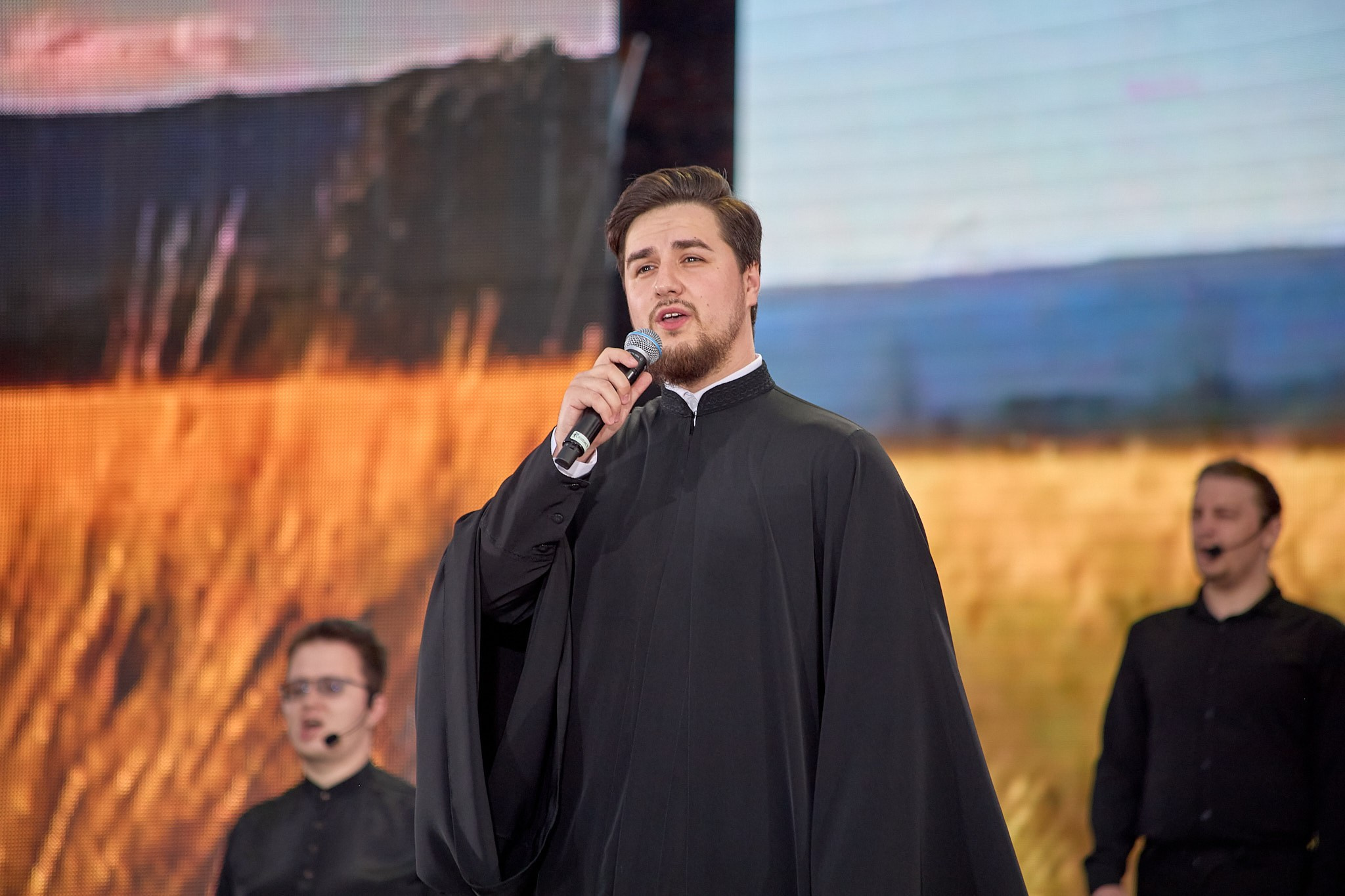 Концерт 9 мая 2025 года на соборной площади. Фотограф Омск | Александр Вандеров