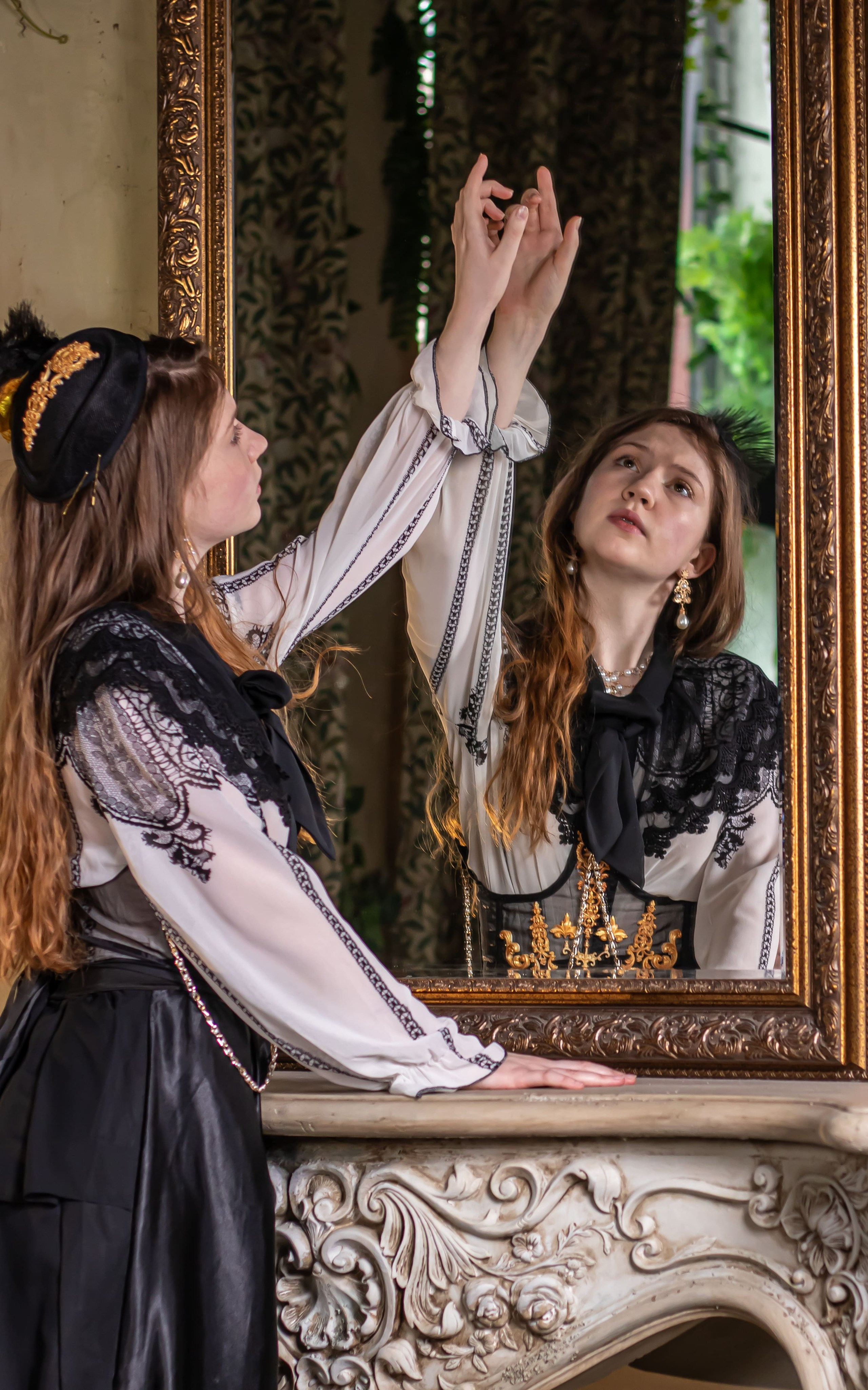 Женская фотосессия в стиле Ренессанс, художественный портрет с мягким светом, фотограф Карасёва Елена