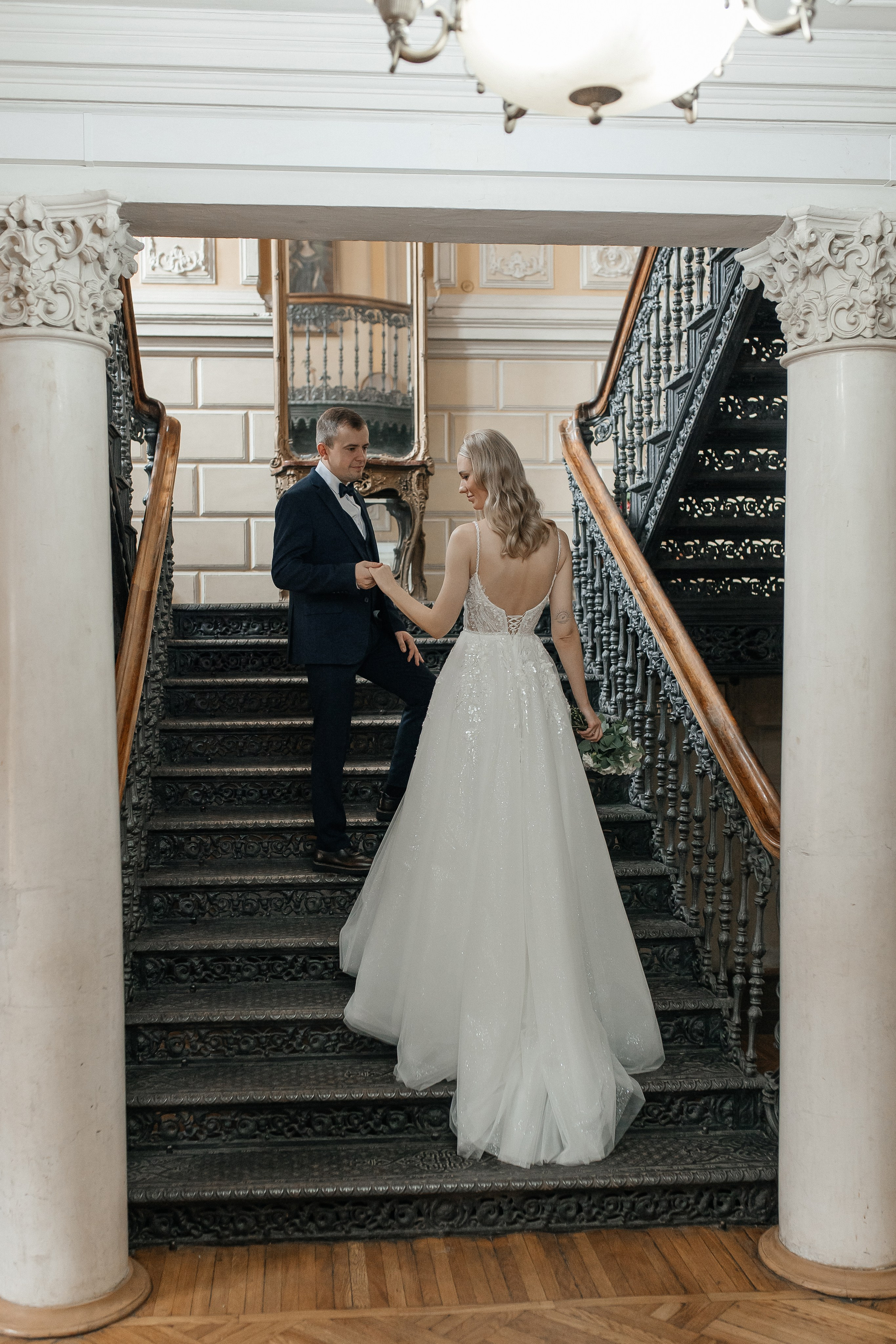 Свадебная фотосессия в библиотеке читальне Пушкина. Свадебный фотограф в Москве Дарья Олендарёва