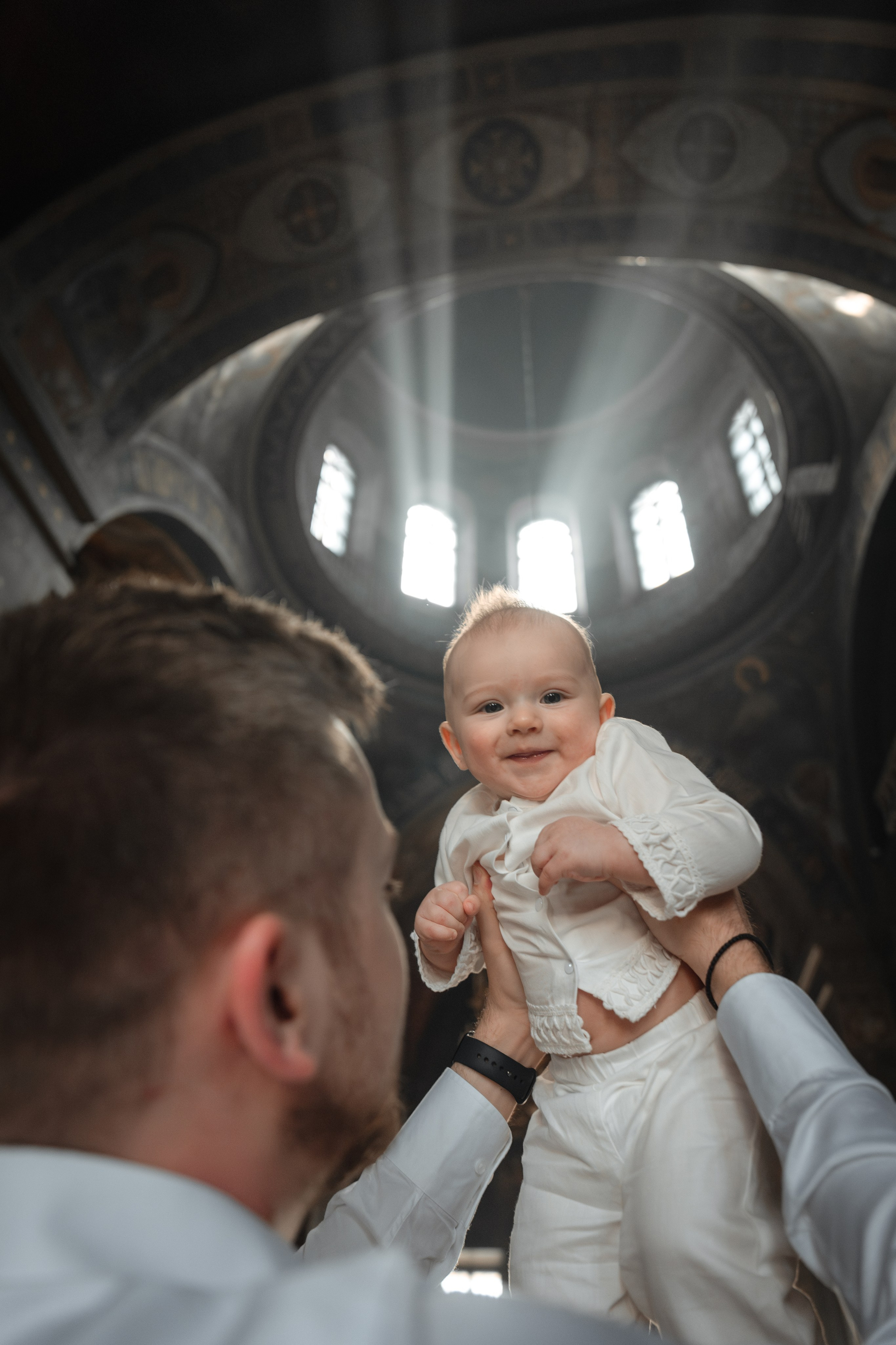 Крещение Даниила в Храме Воскресения Словущего в Даниловской Слободе. Фото- и видеосъёмка крещения и венчания. Фотограф на крещение Москва