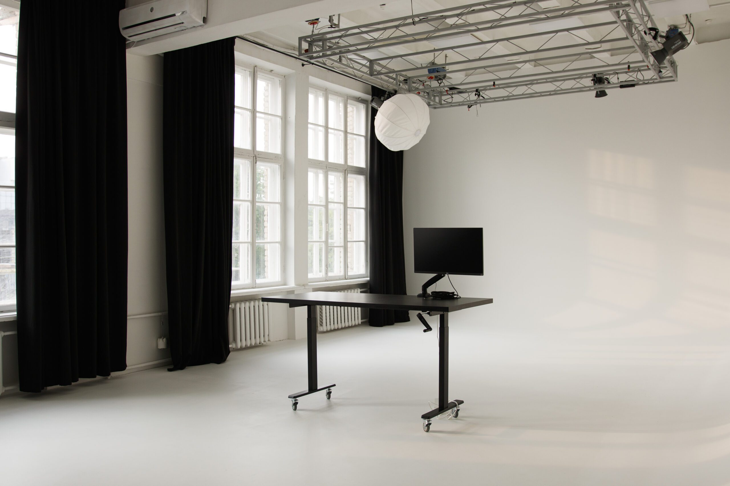 Залы с циклорамой в студии Photohub. Фотограф в Минске Людмила Дутко