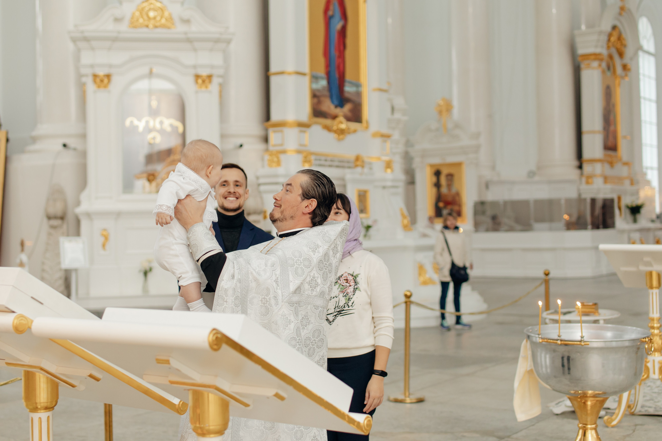 Крещение ребенка в Смольном соборе СПб. Фотограф крещение венчание в Петербурге! Помогает подобрать храм и посоветовал душевного батюшку в СПб
