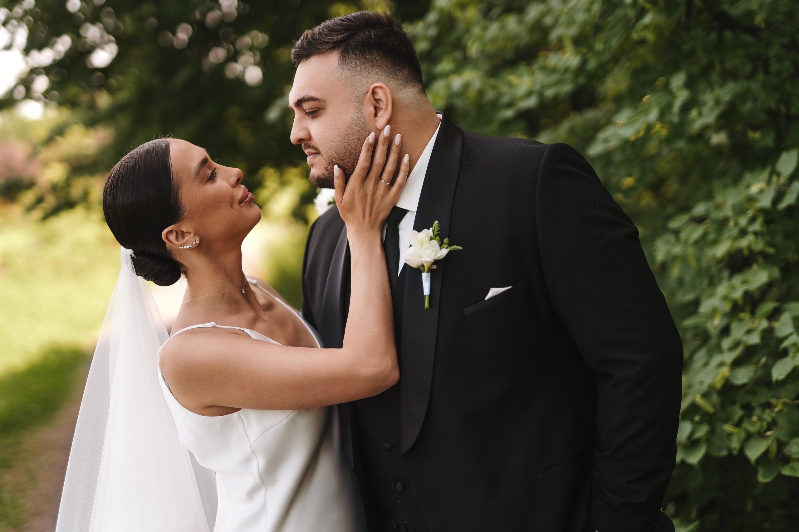 Свадьба 7 июня 2026 года — фотосессия, ЗАГС и банкет в шатре «Под облаками» в Нагаево с ведущим Артуром Ильясовым