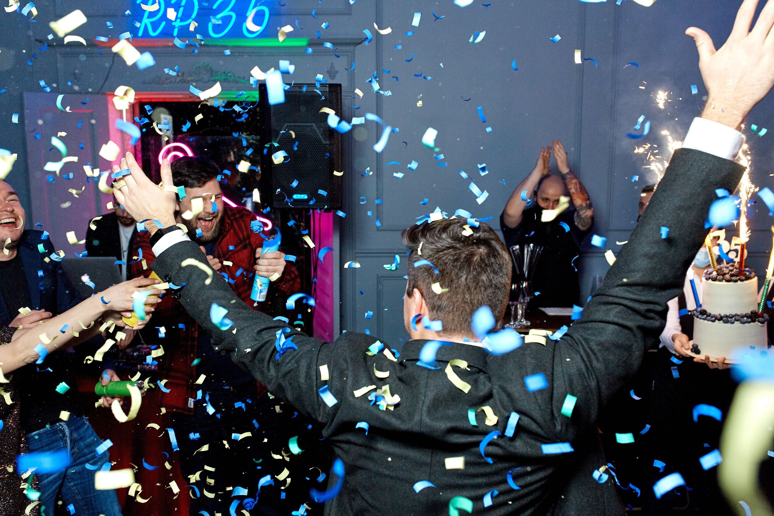 Фотограф на юбилей в Москве, заказать услуги фотосъёмки — Цены и стоимость услуг профессионального фотографа на юбилей