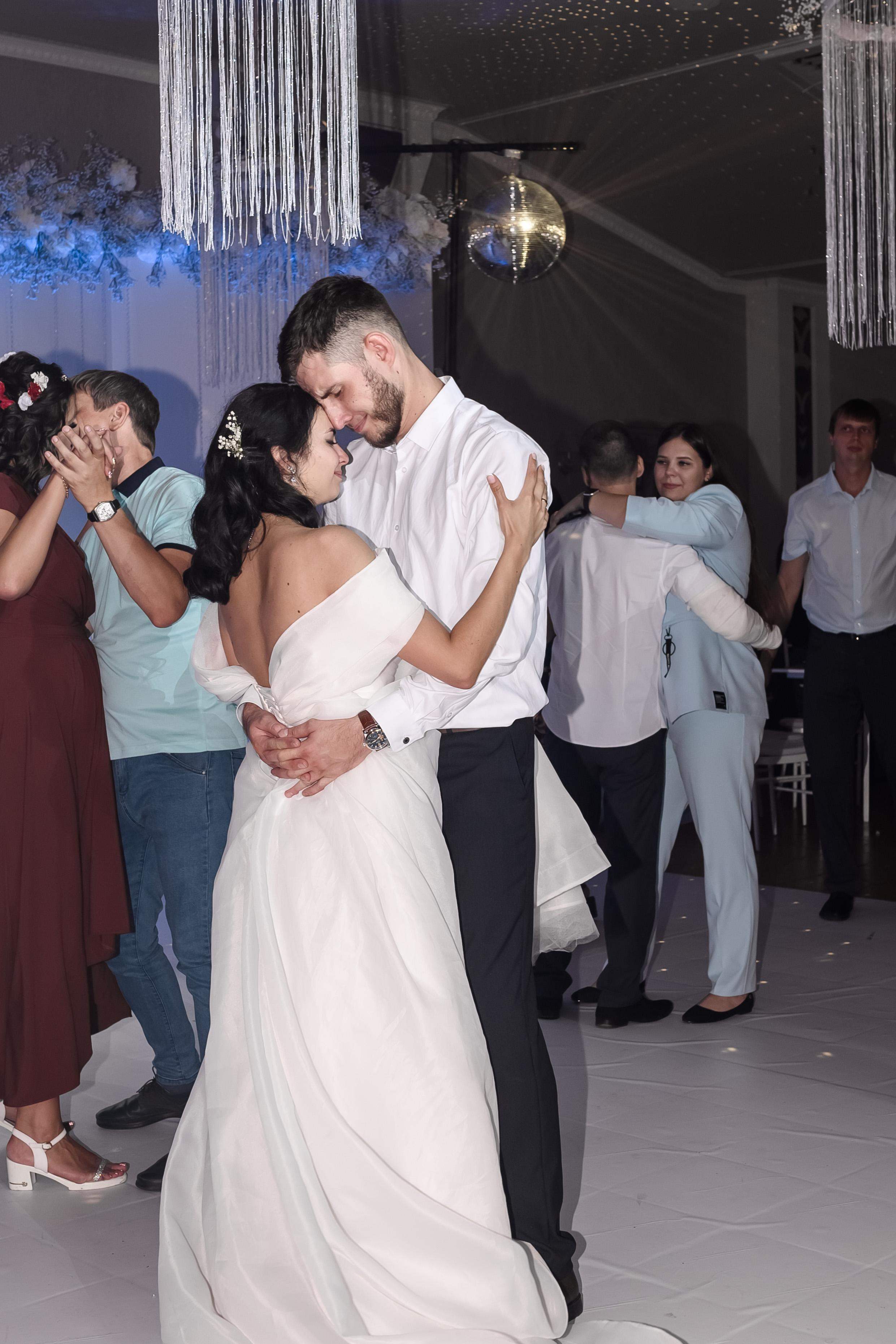 Свадьба, полный день. Юлия Басня семейный и свадебный фотограф в Донецке