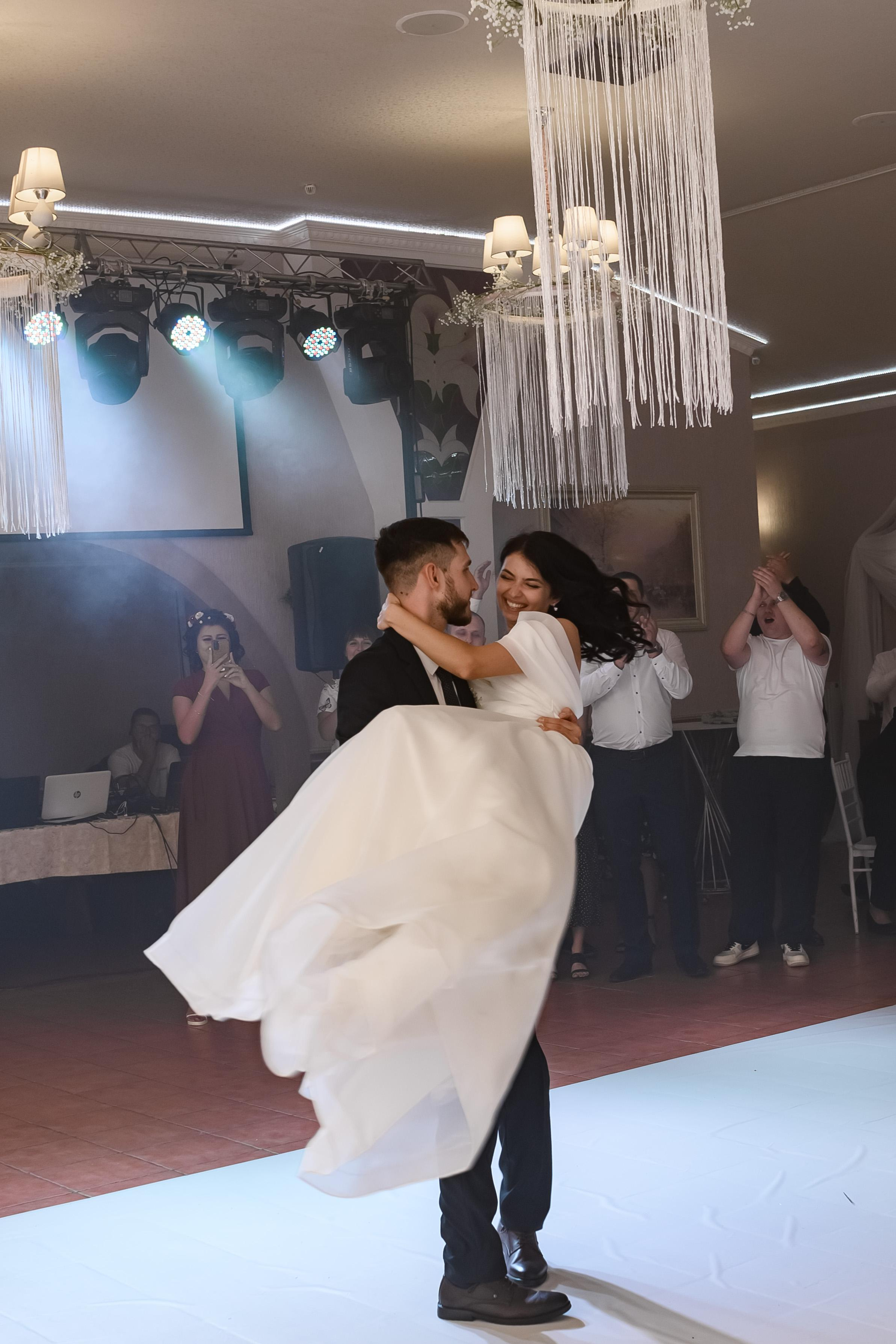 Свадьба, полный день. Юлия Басня семейный и свадебный фотограф в Донецке