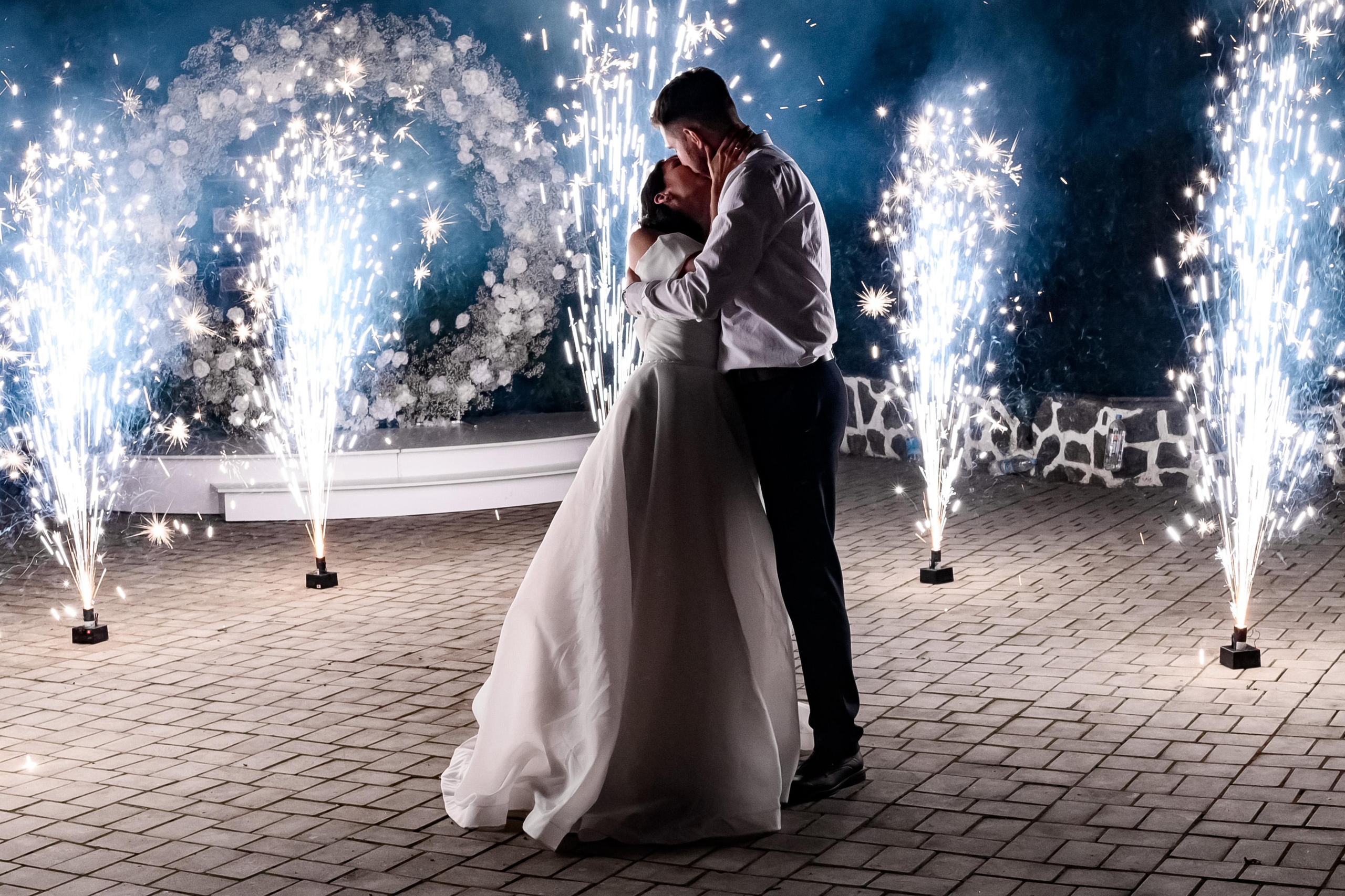 Холодные салюты на свадебном банкете в Донецке