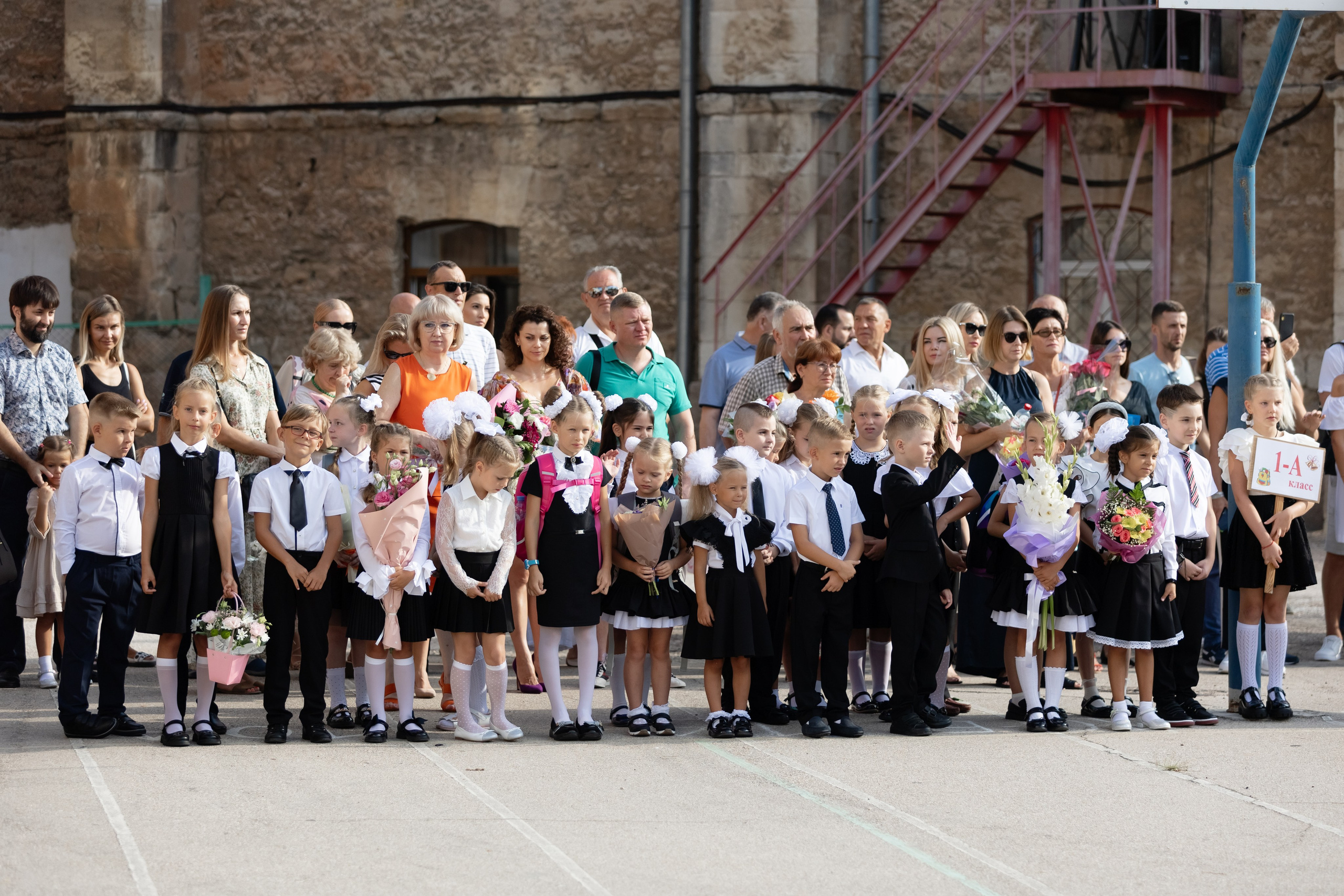 Первый раз — в первый класс. Фотосессия первоклассников 1 сентября. Свадебный фотограф, фотосъемка в Крыму, Севастополе, Симферополе, Ялте