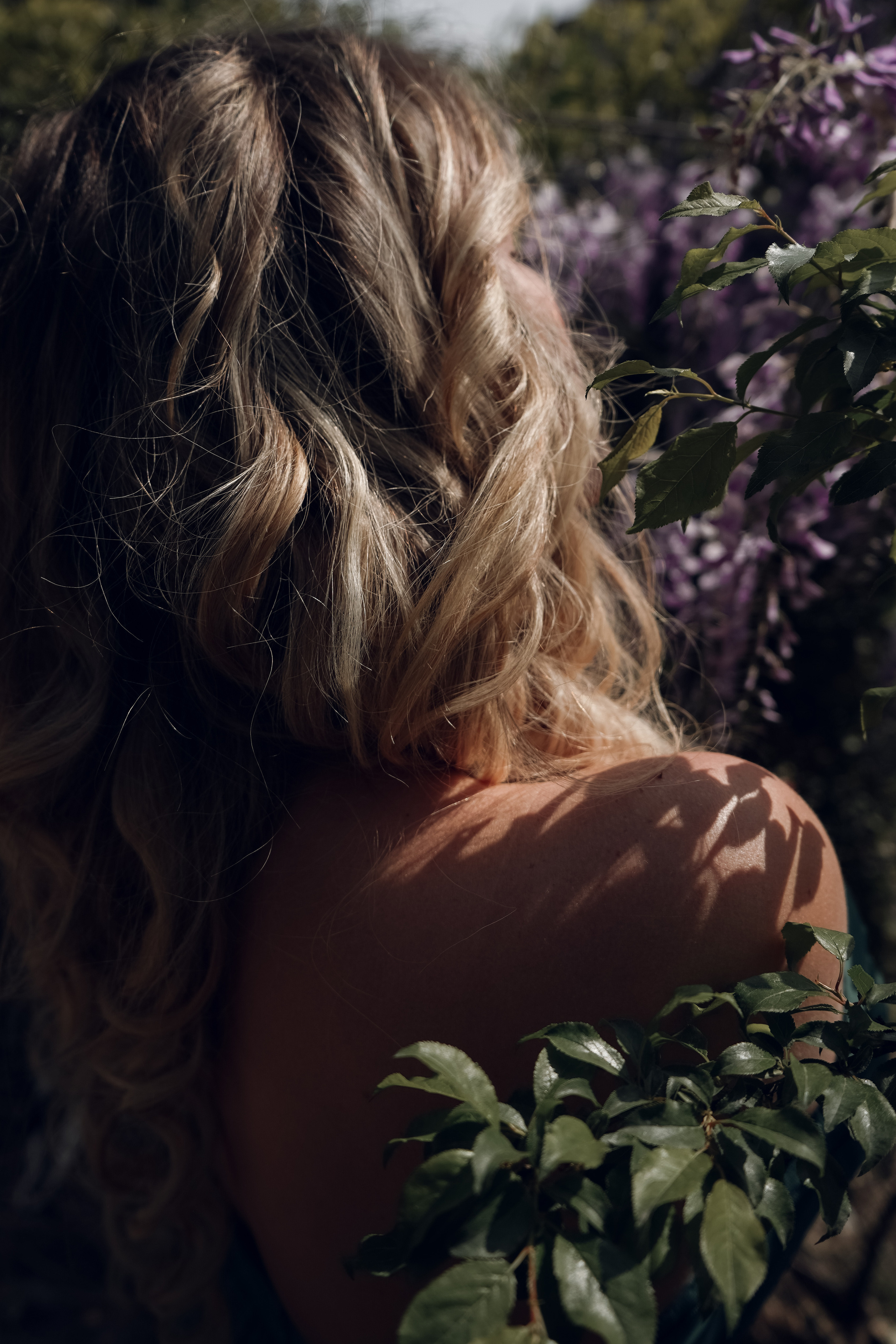 Ксения в глицинии. Фотограф в Сочи Марина Барс