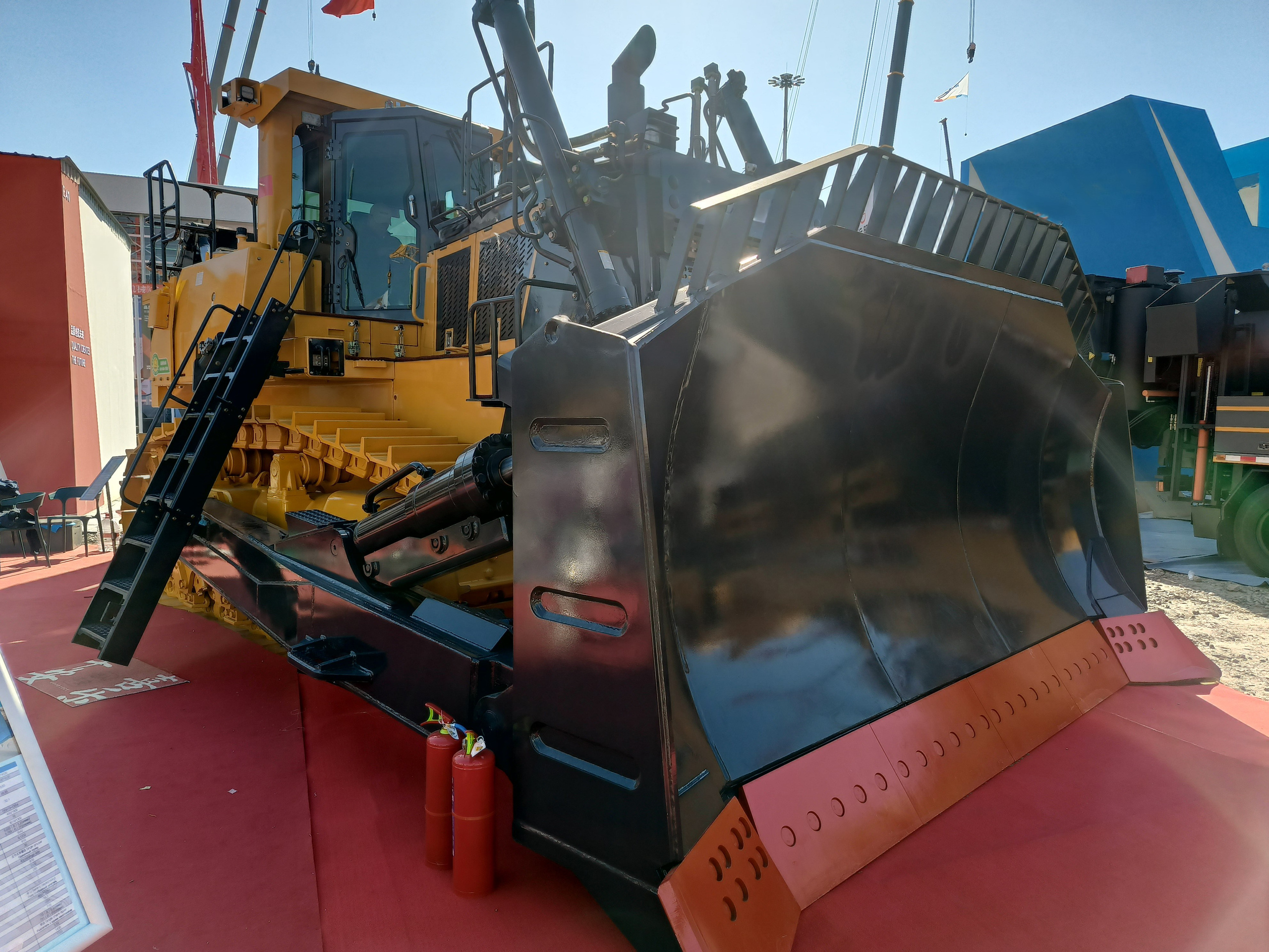 Фото бульдозеры D60. Продажа и обслуживание грузовой техники и спецтехники в г. Новосибирск компания СТИ