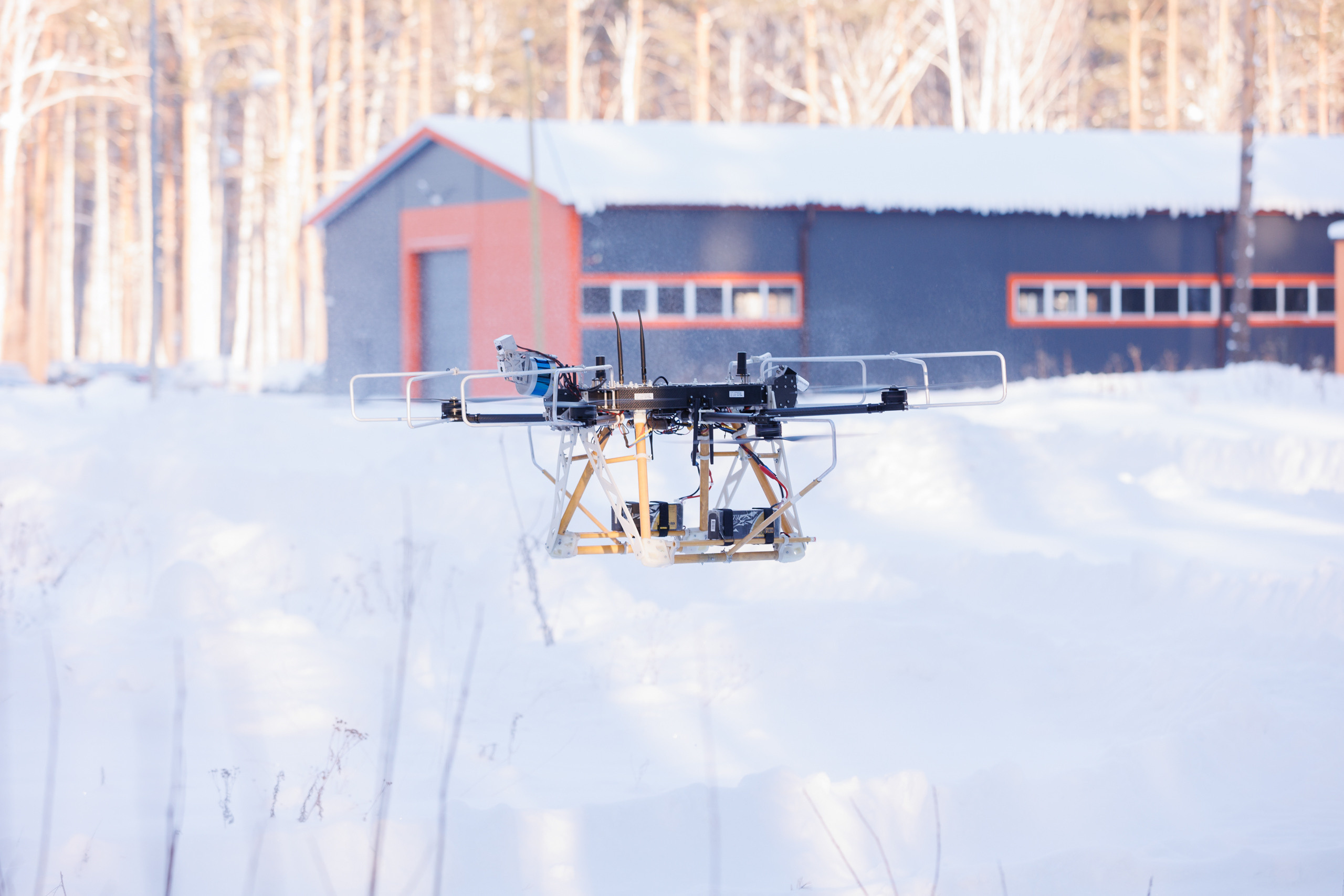 Съемка производства роботизированного комплекса для мониторинга и технического обслуживания CableWalker. Контент для бизнеса в Екатеринбурге Полдень Медиа