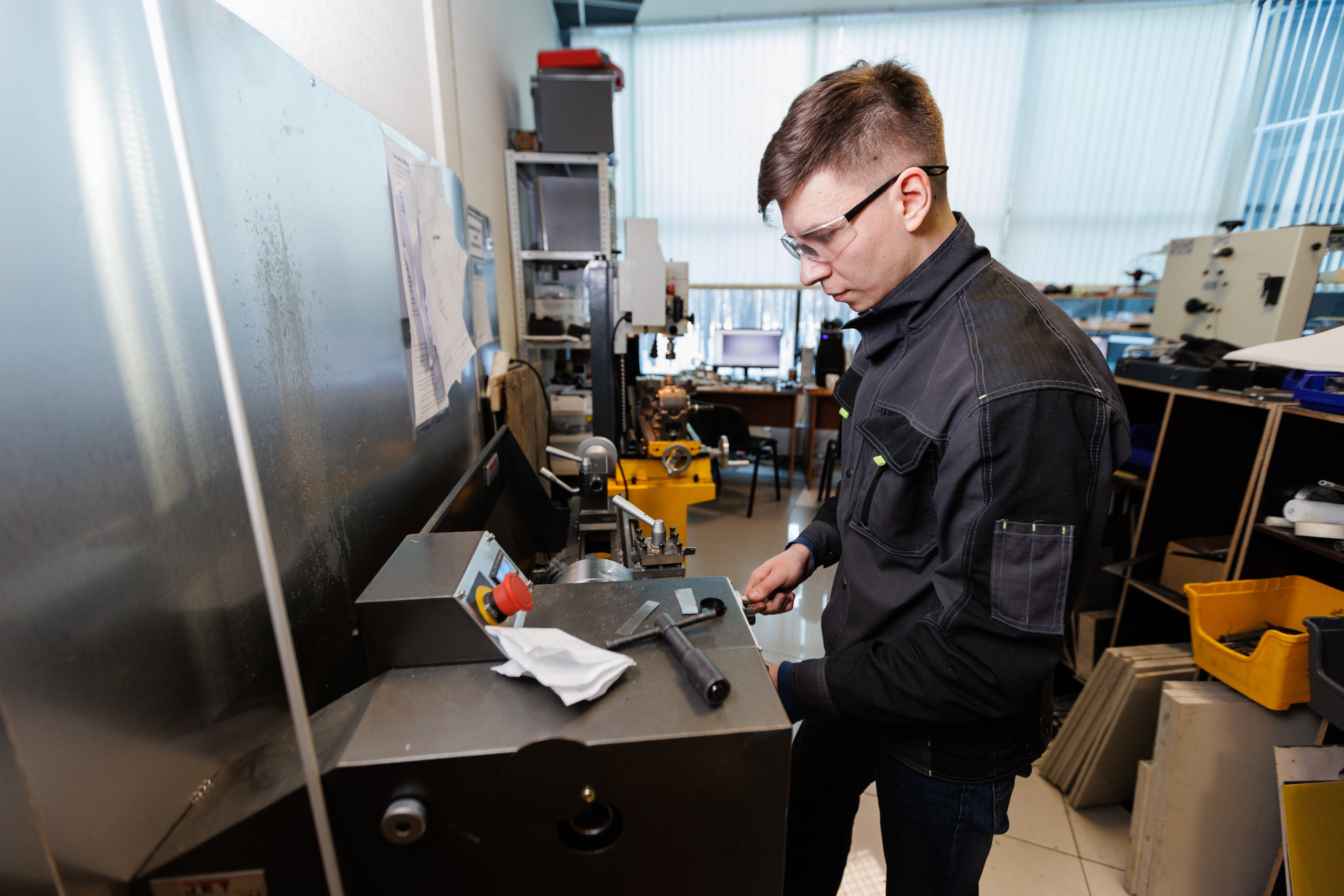 Съемка производства роботизированного комплекса для мониторинга и технического обслуживания CableWalker. Контент для бизнеса в Екатеринбурге Полдень Медиа