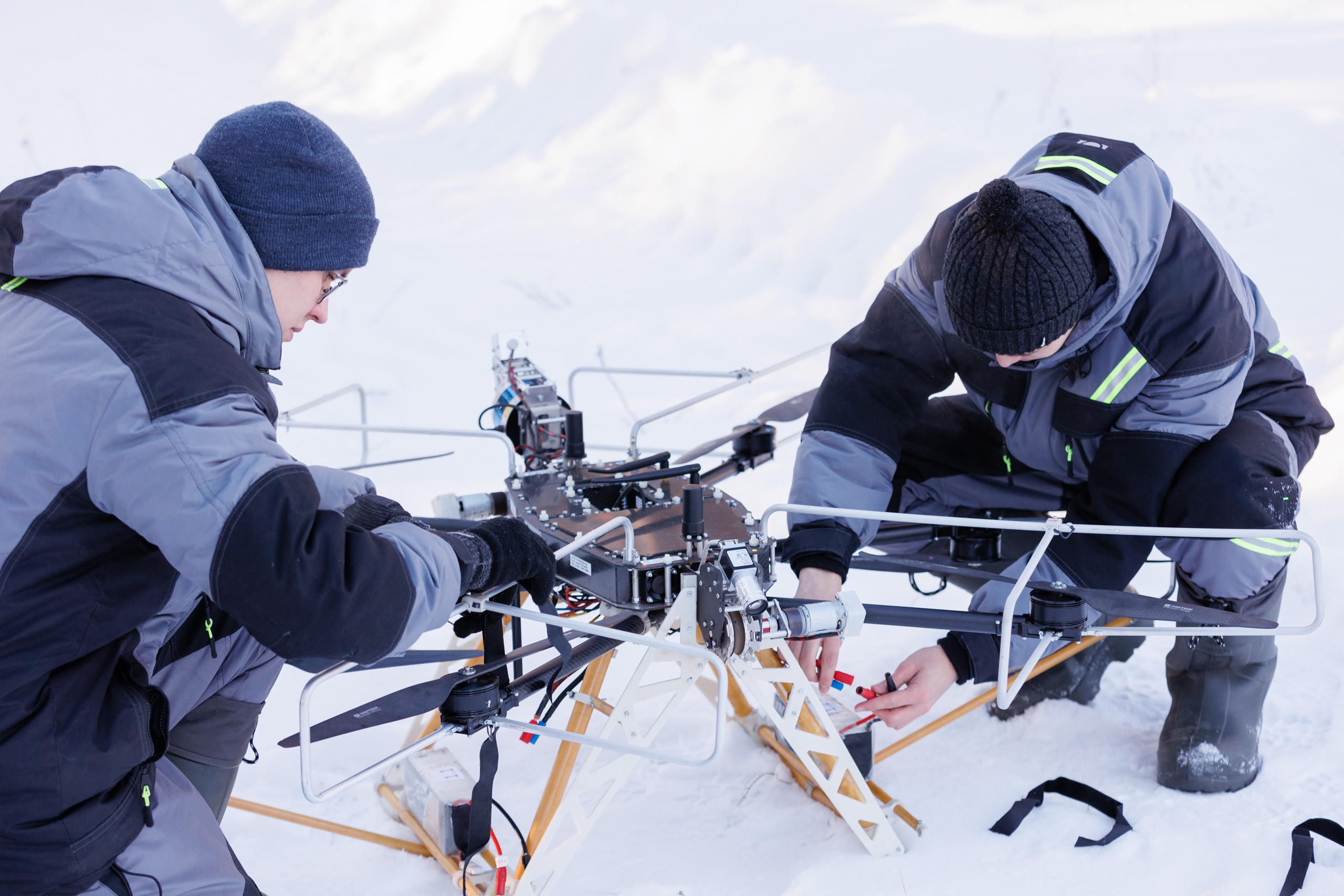 Съемка производства роботизированного комплекса для мониторинга и технического обслуживания CableWalker. Контент для бизнеса в Екатеринбурге Полдень Медиа