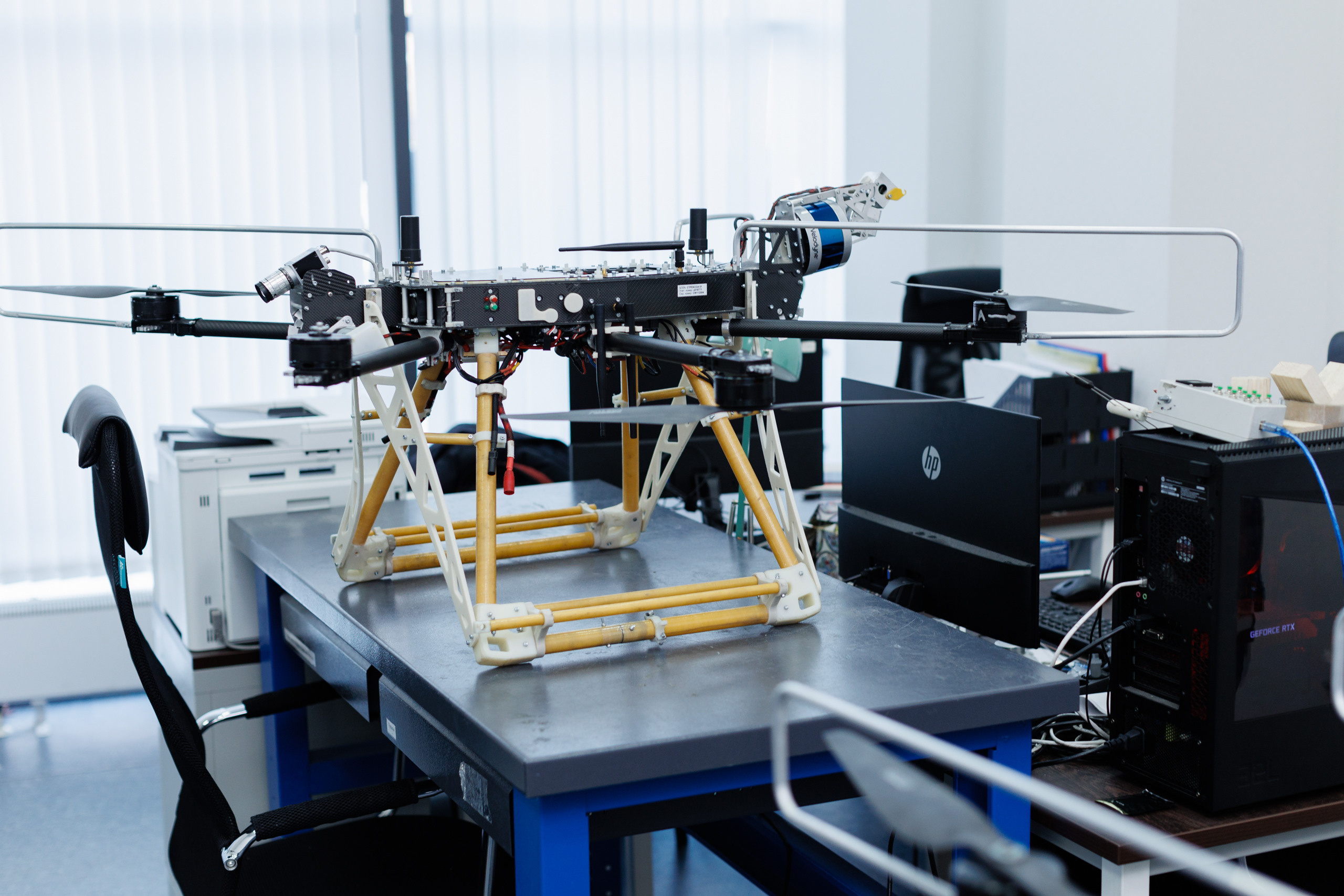 Съемка производства роботизированного комплекса для мониторинга и технического обслуживания CableWalker. Контент для бизнеса в Екатеринбурге Полдень Медиа