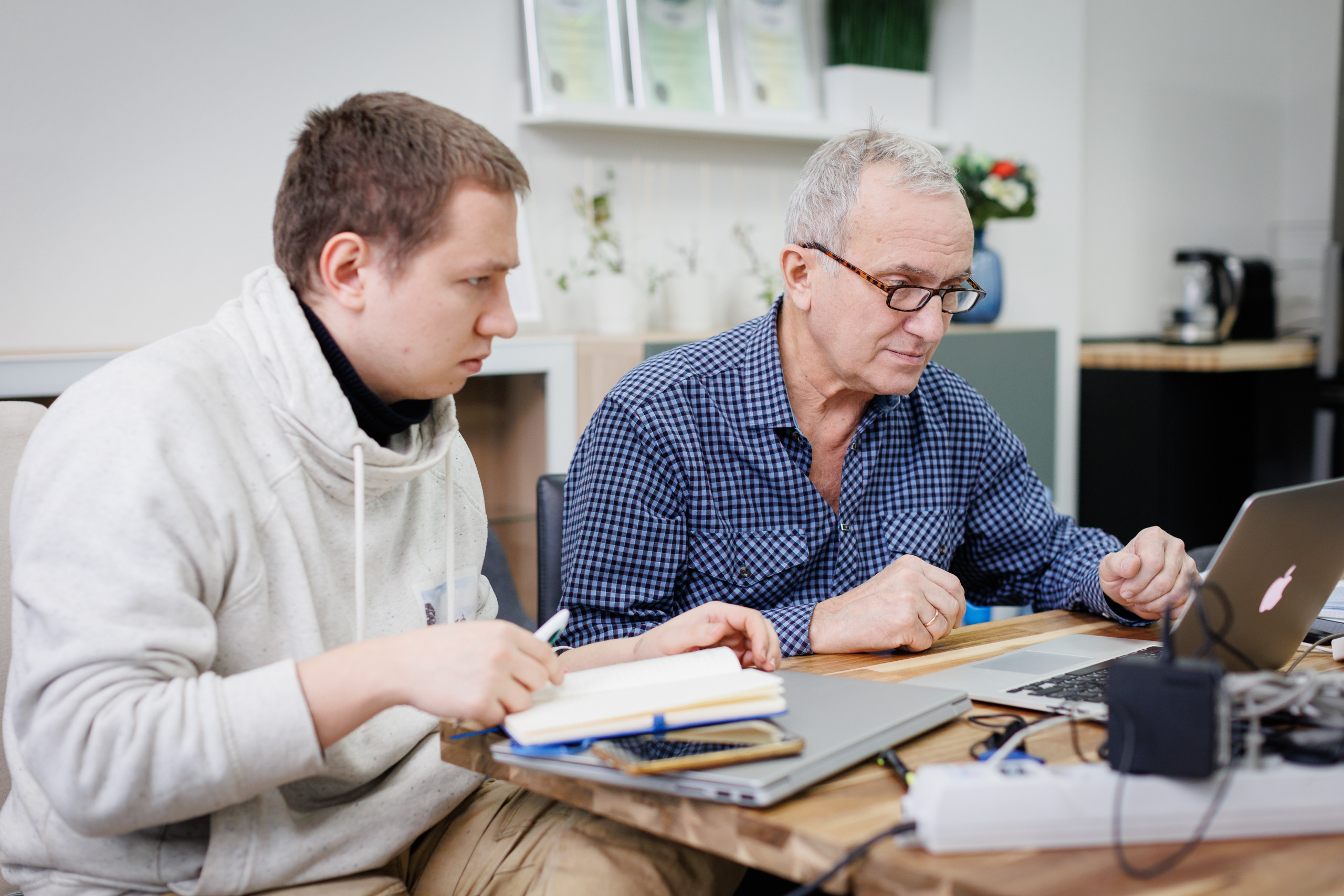 Съемка производства роботизированного комплекса для мониторинга и технического обслуживания CableWalker. Контент для бизнеса в Екатеринбурге Полдень Медиа