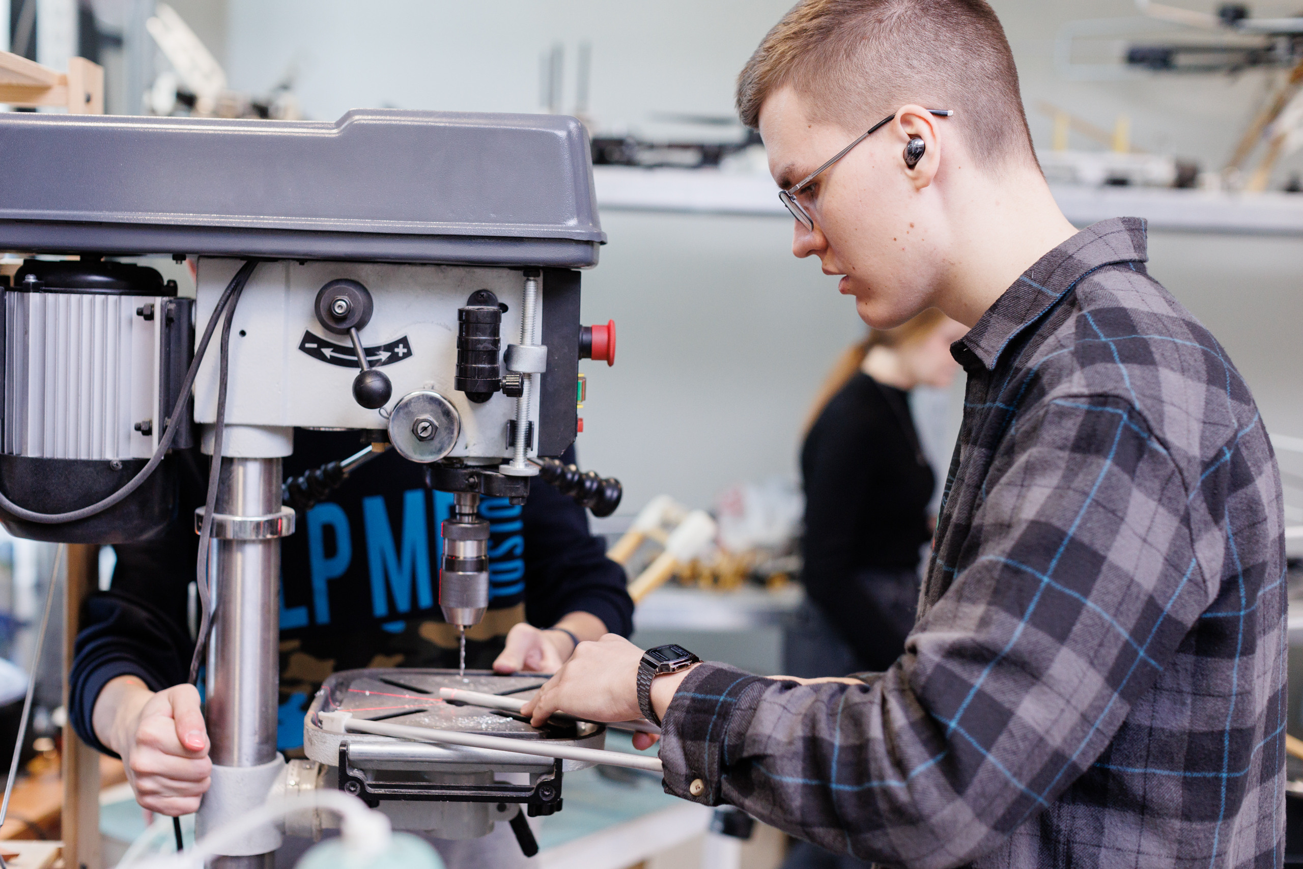 Съемка производства роботизированного комплекса для мониторинга и технического обслуживания CableWalker. Контент для бизнеса в Екатеринбурге Полдень Медиа