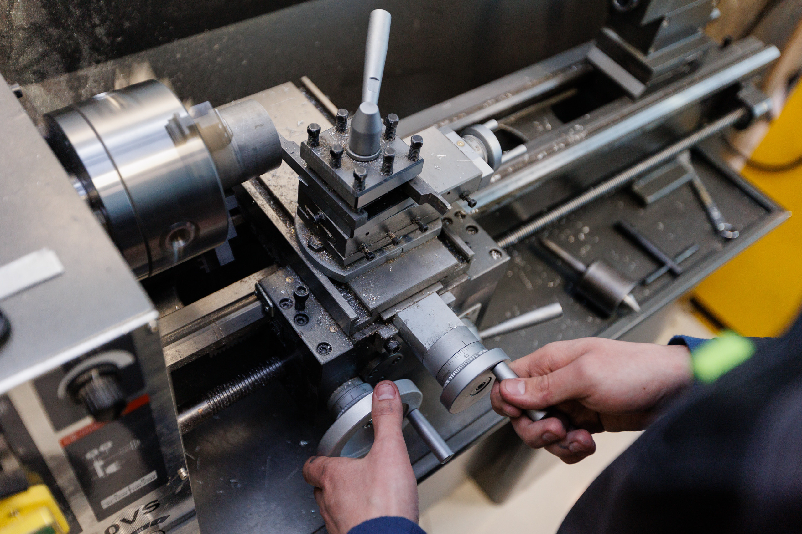 Съемка производства роботизированного комплекса для мониторинга и технического обслуживания CableWalker. Контент для бизнеса в Екатеринбурге Полдень Медиа