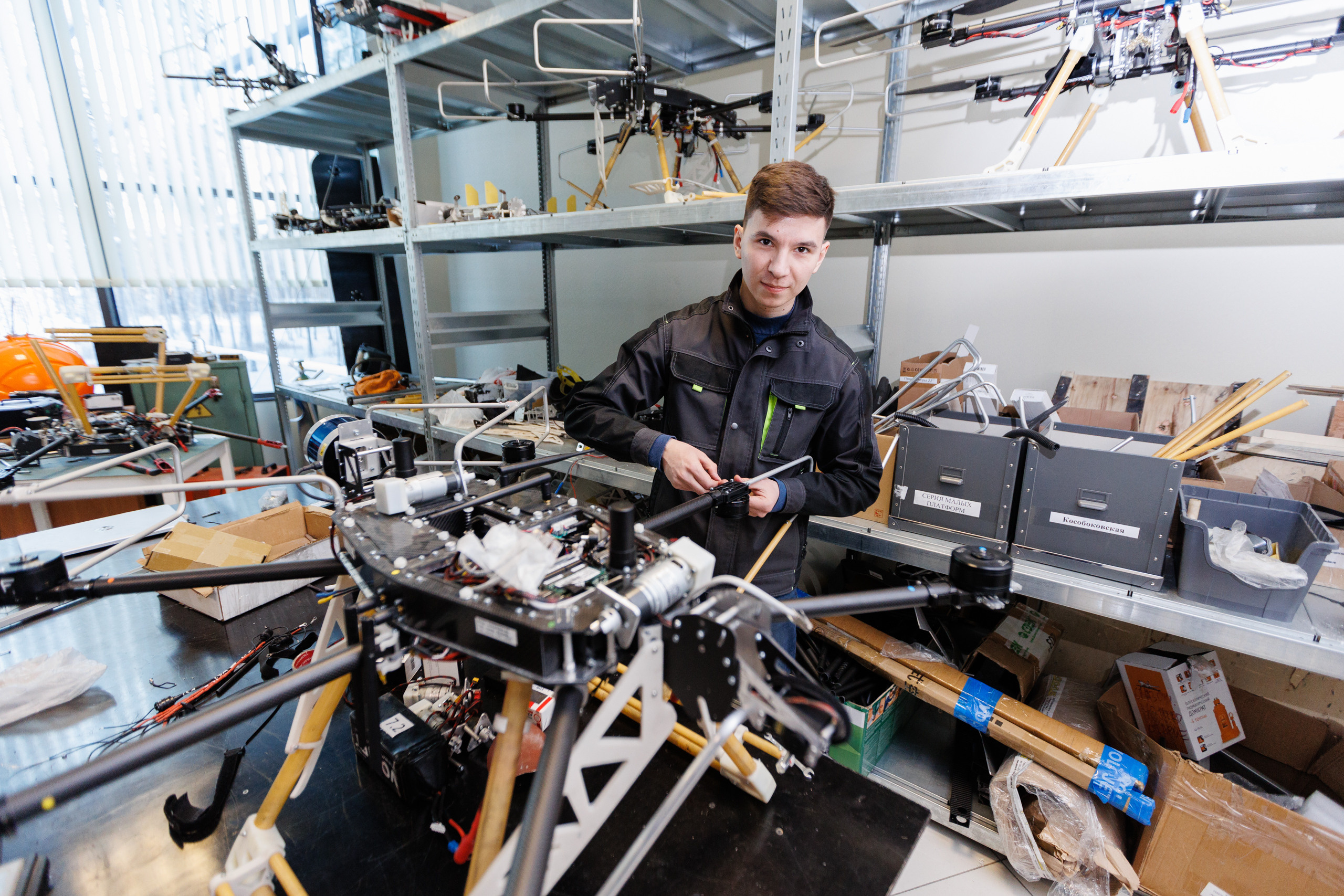 Съемка производства роботизированного комплекса для мониторинга и технического обслуживания CableWalker. Контент для бизнеса в Екатеринбурге Полдень Медиа