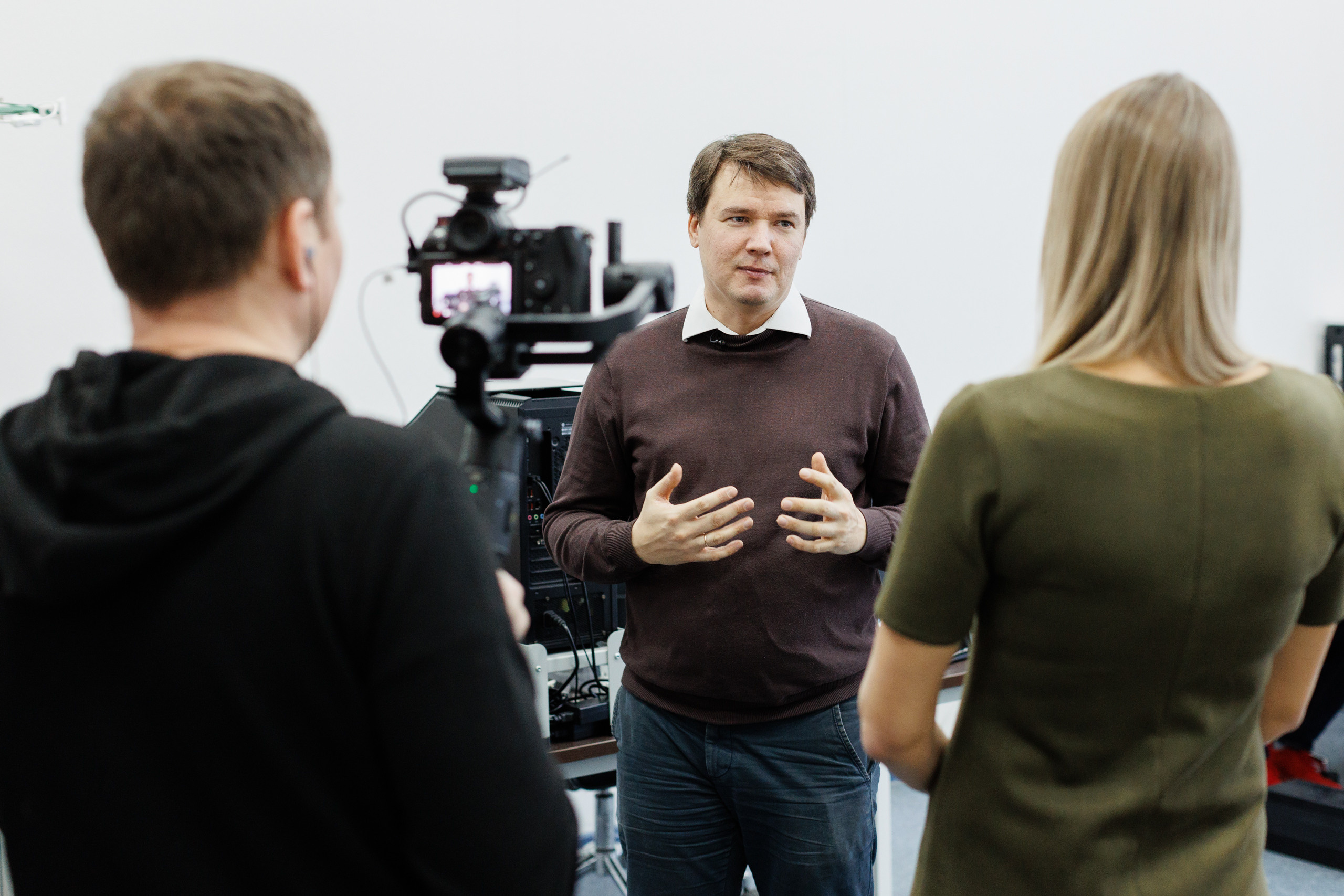 Съемка производства роботизированного комплекса для мониторинга и технического обслуживания CableWalker. Контент для бизнеса в Екатеринбурге Полдень Медиа